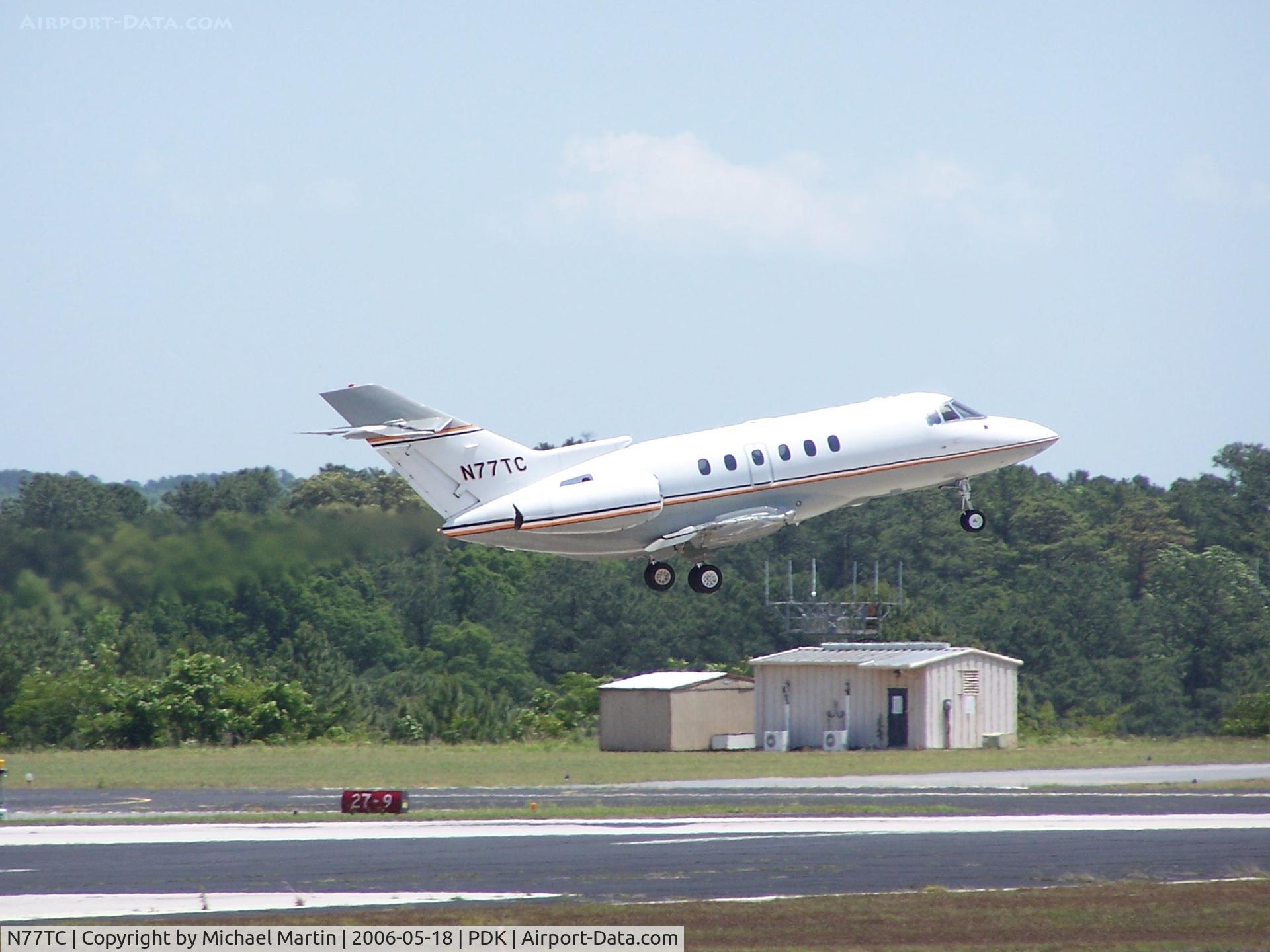N77TC, 2007 Hawker Beechcraft 900XP C/N HA-0007, Departing 20L