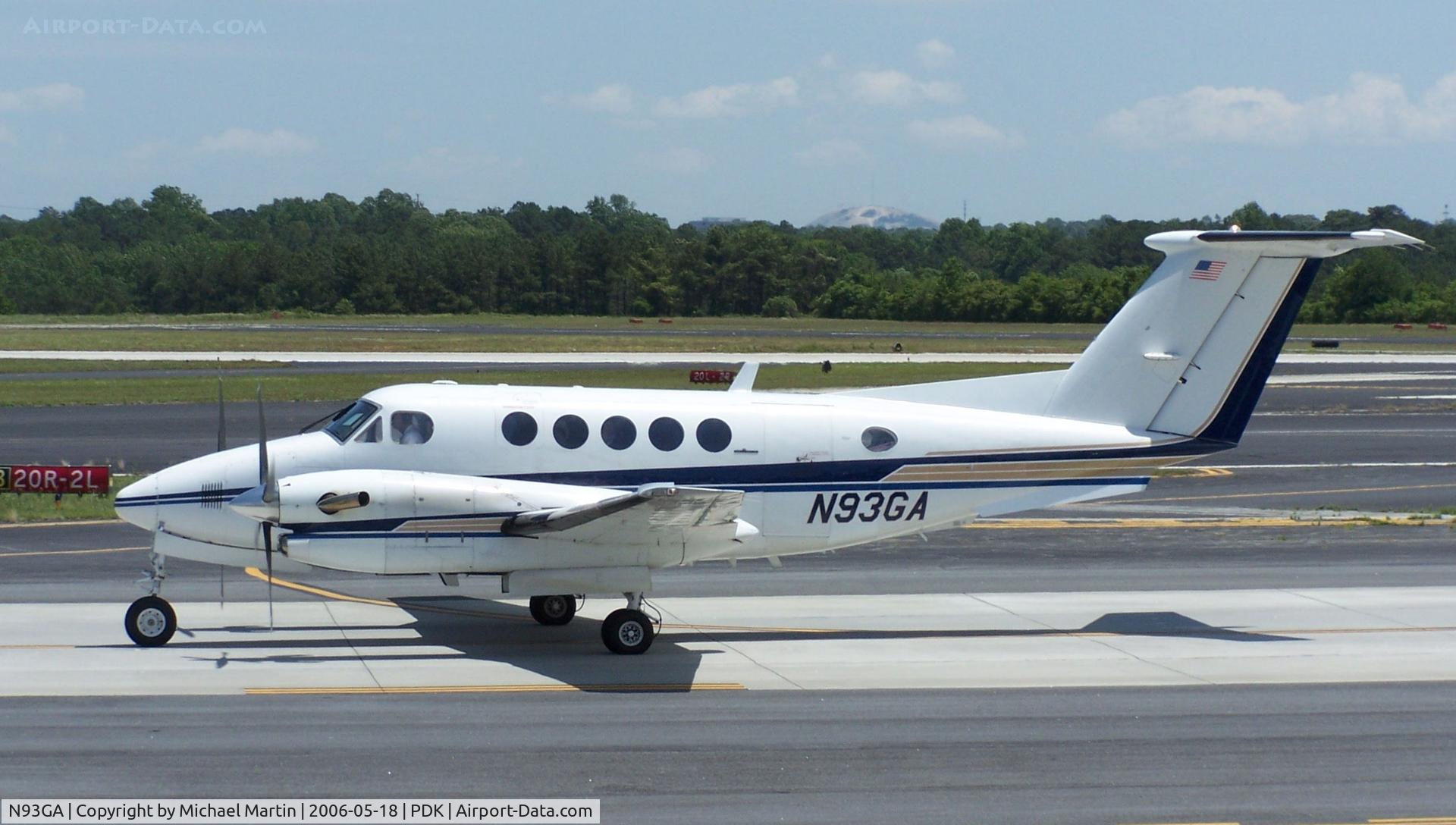 N93GA, 1986 Beech 300 C/N FA-93, Taxing back from flight