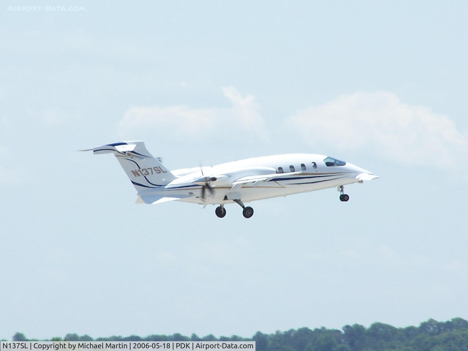 N137SL, 2005 Piaggio P-180 C/N 1102, Departing 20L