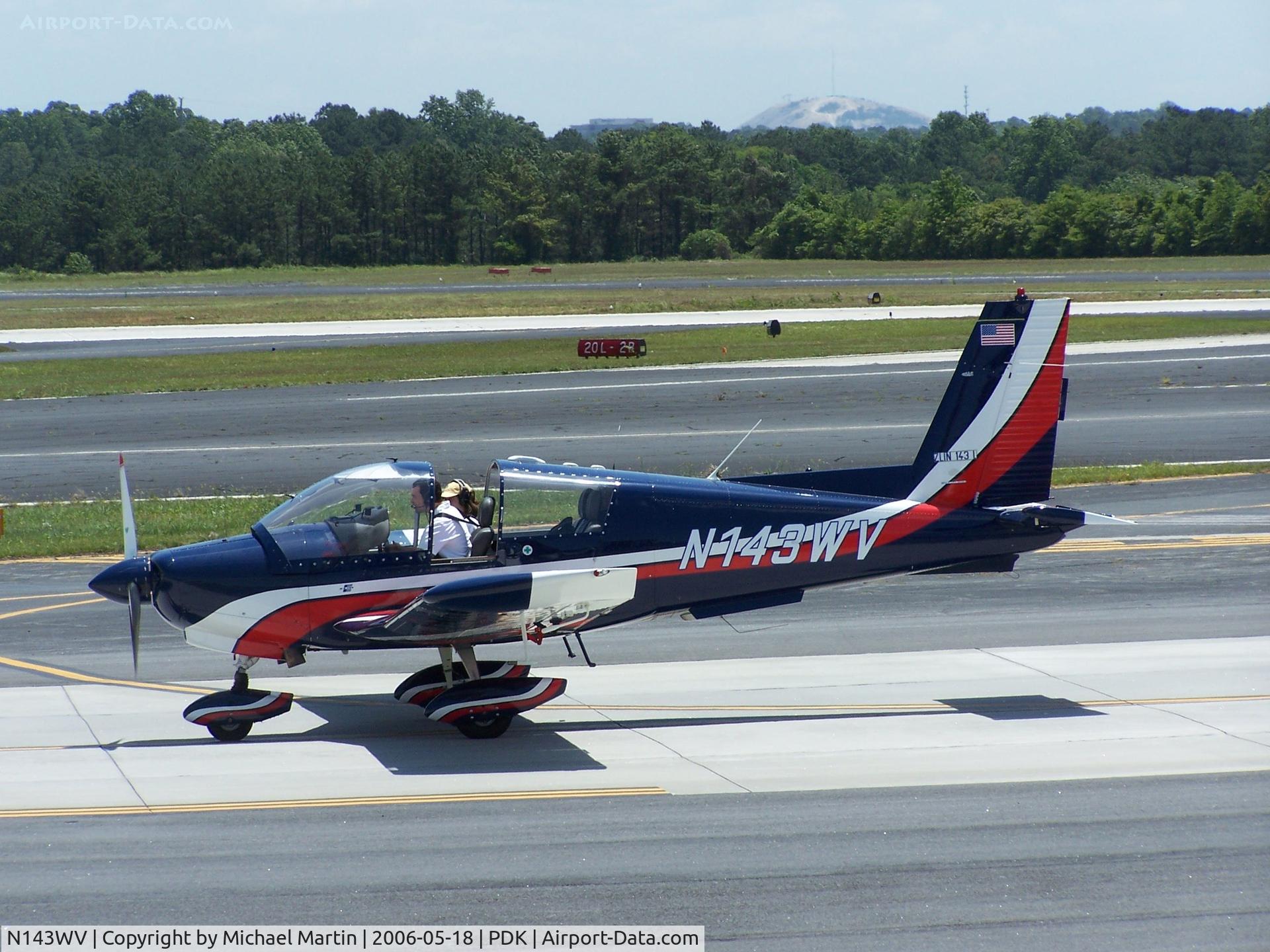 N143WV, Moravan Z143L C/N 0040, Taxing to 20R