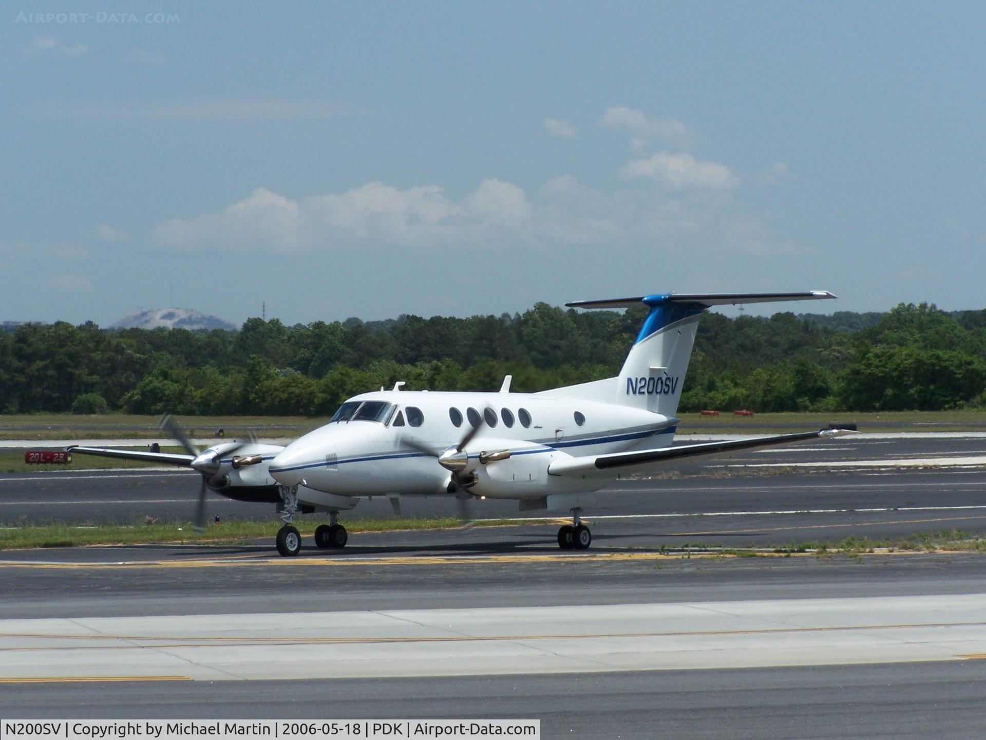 N200SV, Aviat A-1C-200 Husky C/N 3079, Taxing to Epps Air Service