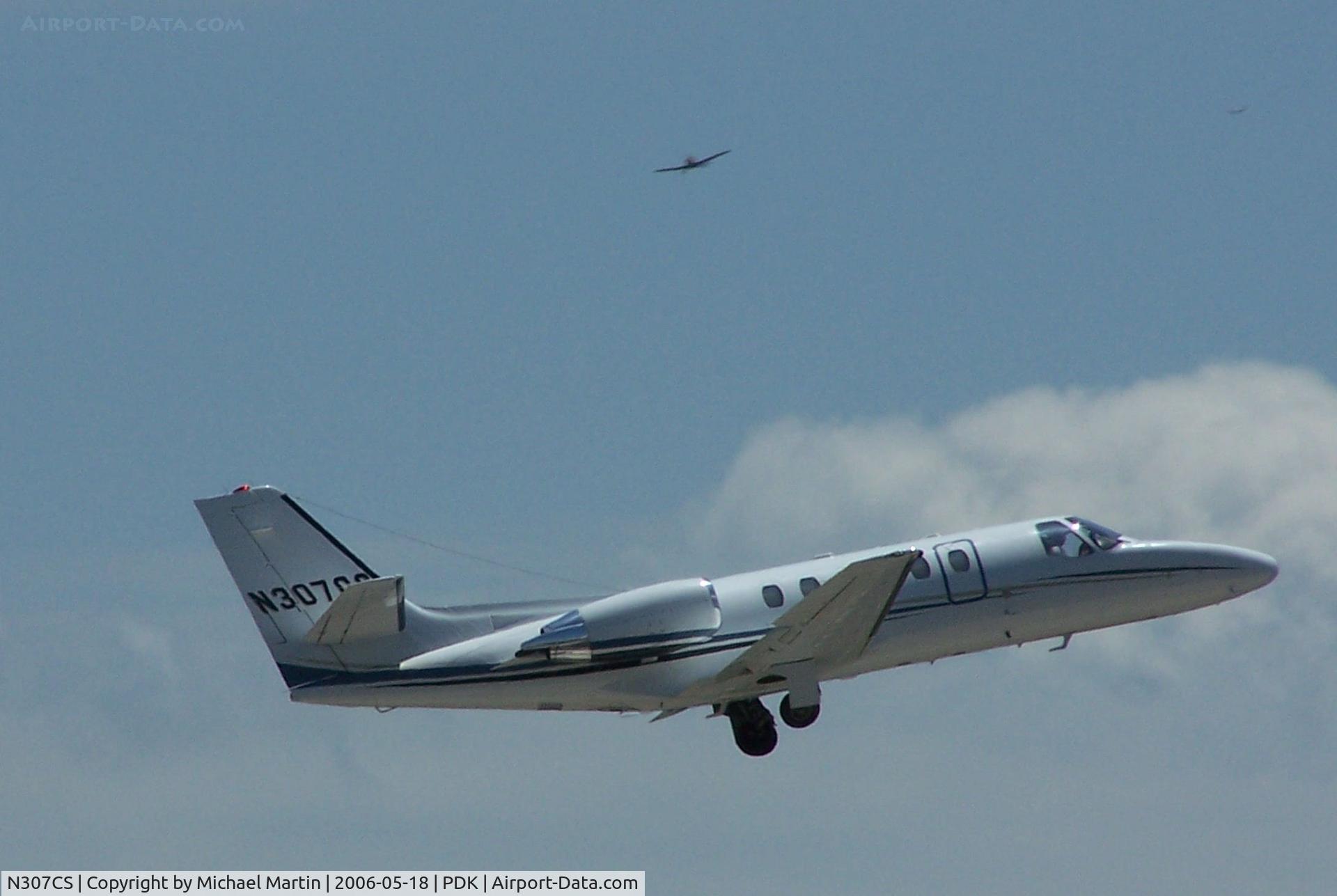 N307CS, 2001 Cessna 550 Citation II C/N 550-0974, Departing PDK - Gear Up!