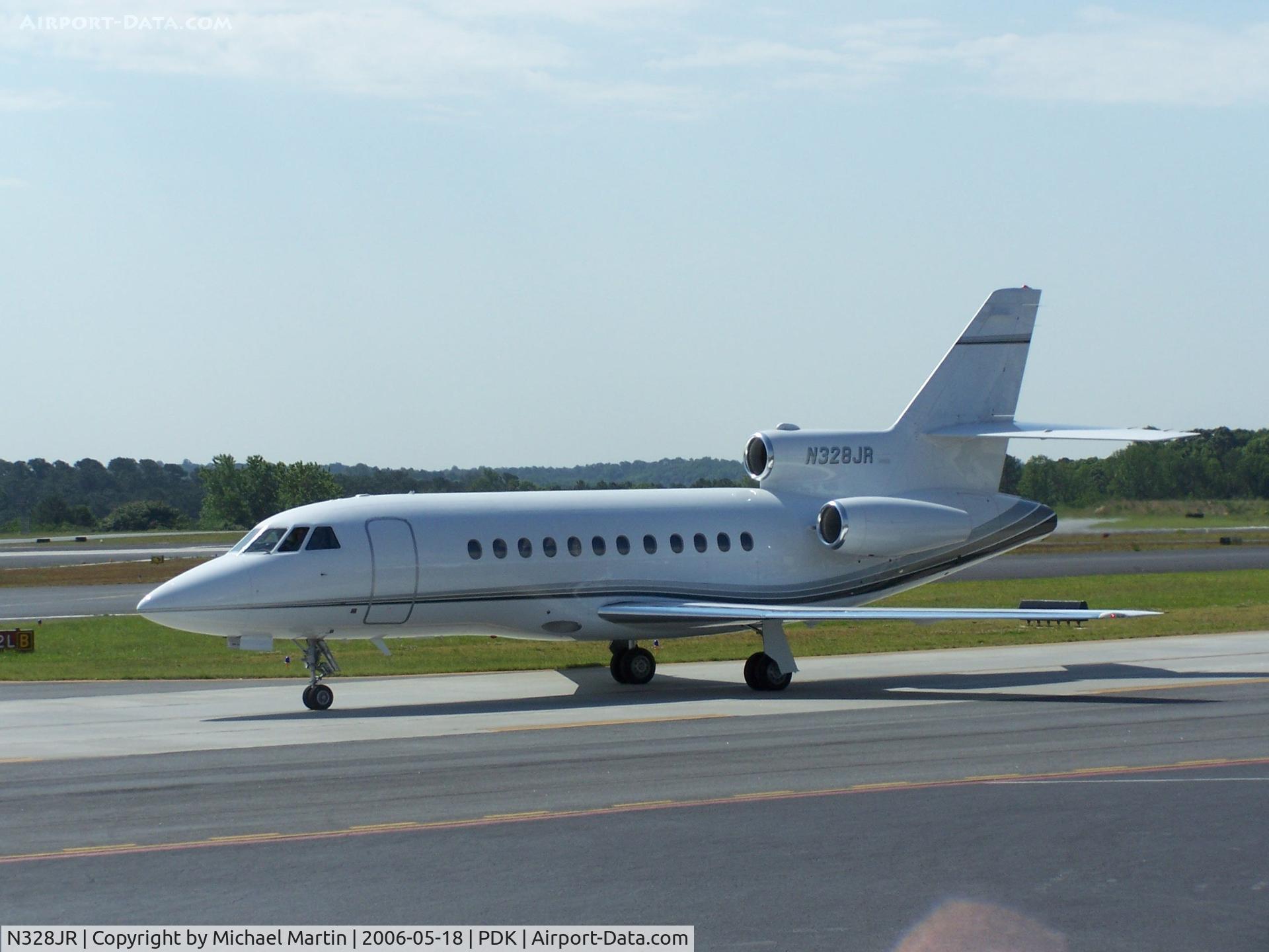 N328JR, 1988 Dassault Falcon 900B C/N 51, Taxing to Signature Air