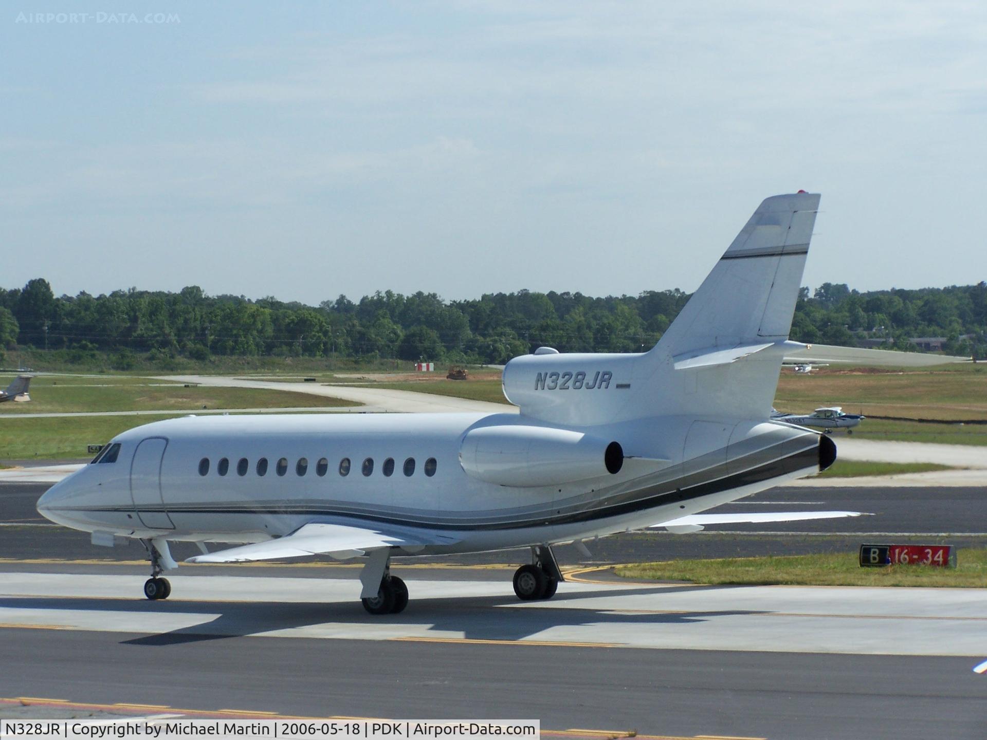 N328JR, 1988 Dassault Falcon 900B C/N 51, Taxing to Signature Air