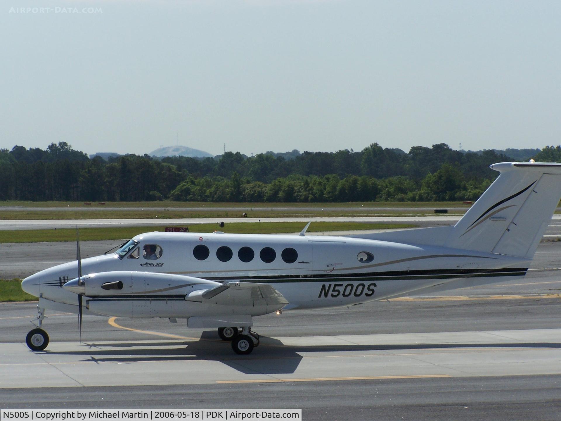 N500S, 1988 Beech 300 C/N FA-149, Taxing to 20L