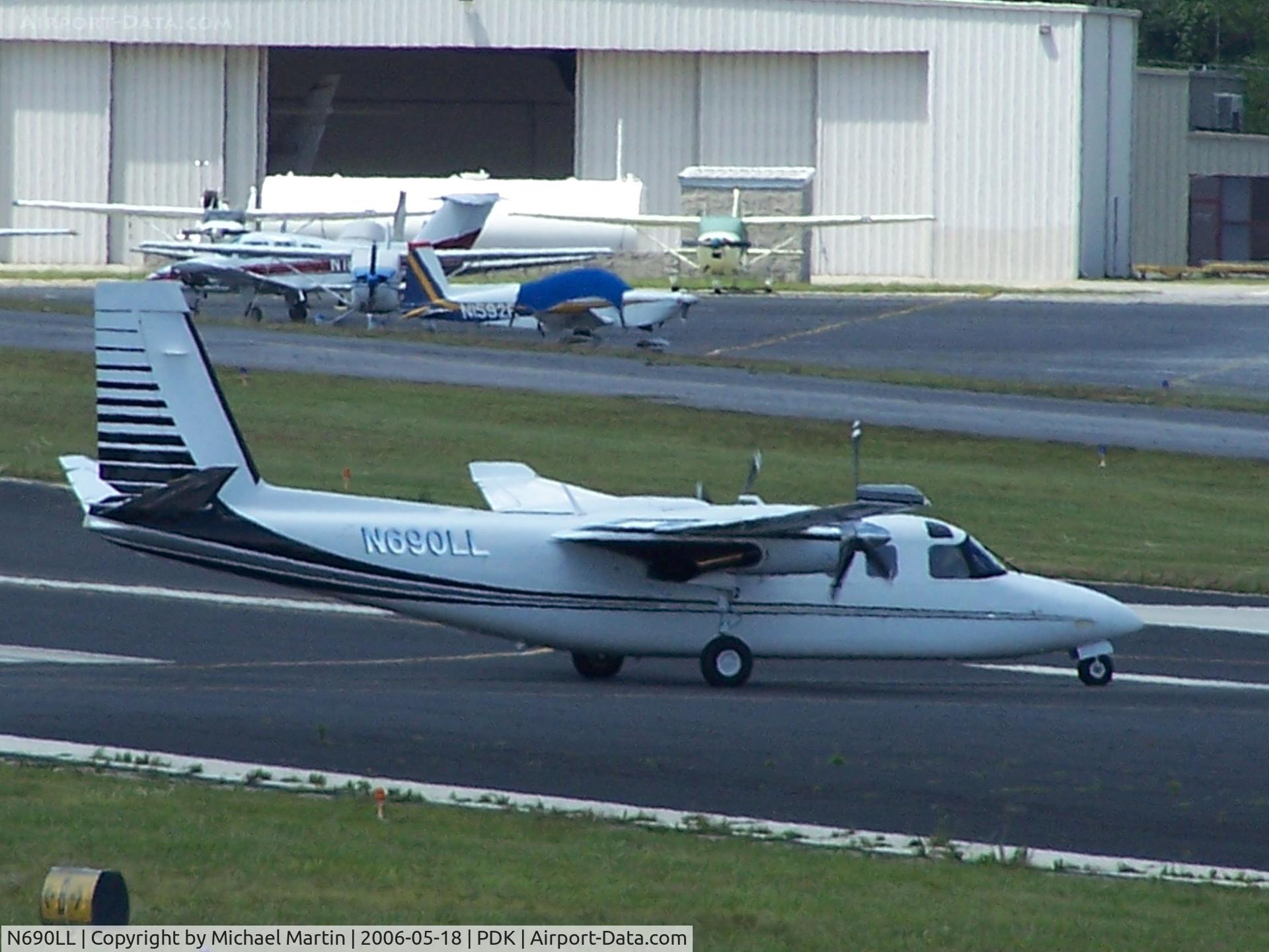 N690LL, 1979 Rockwell International 690B C/N 11544, Taxing to 20L