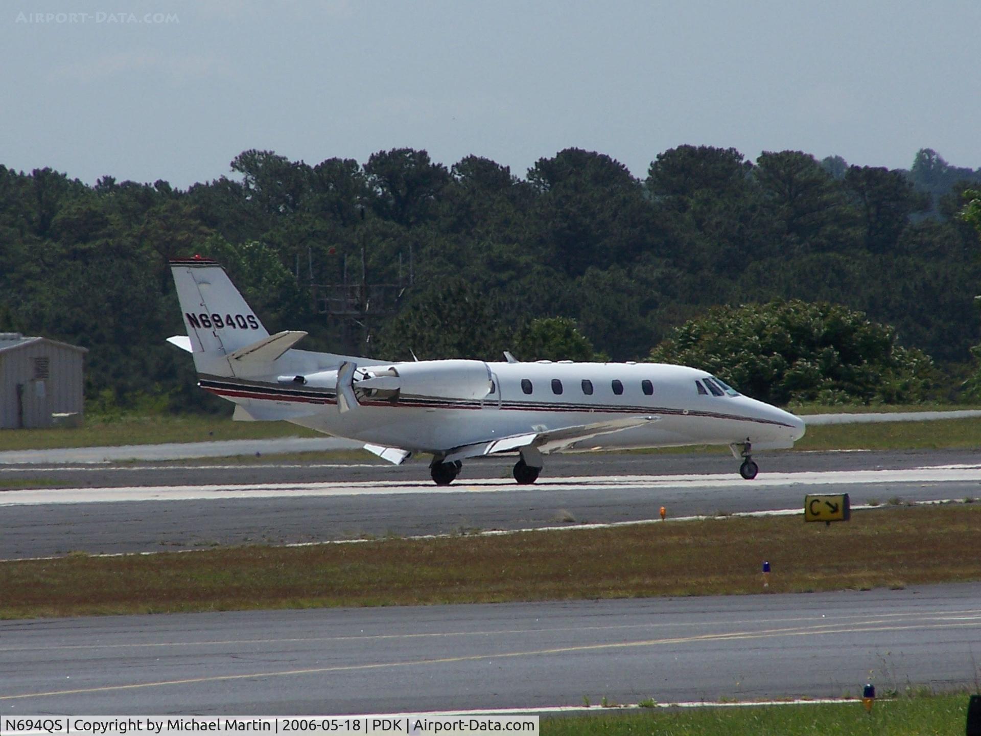 N694QS, 2001 Cessna 560XL C/N 560-5194, Landing 20L