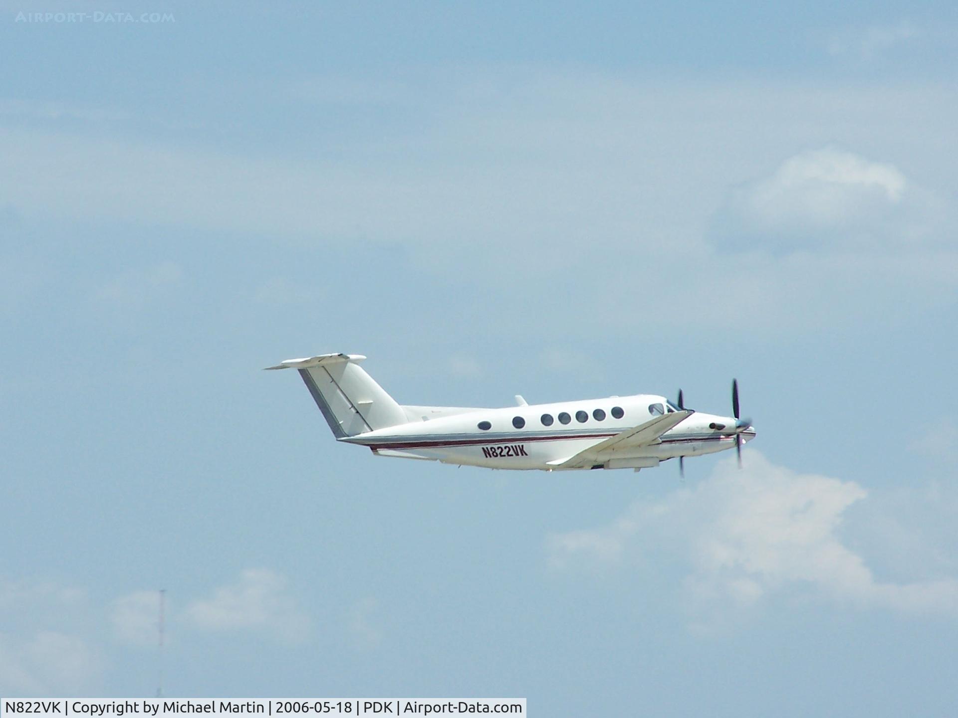 N822VK, 1990 Beech 300 C/N FA-211, Departing 20L - Gear Up!