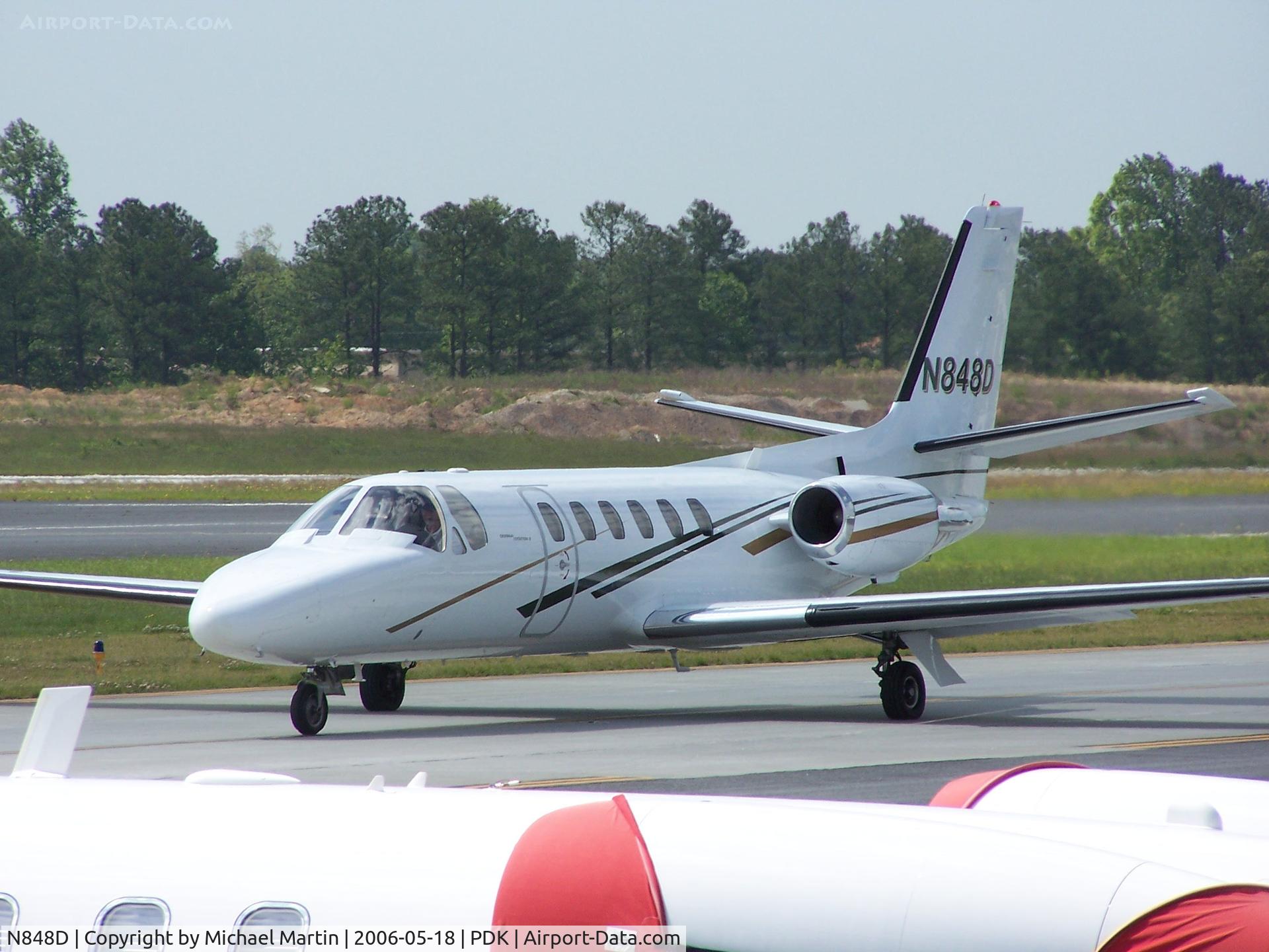 N848D, 1978 Cessna 550 Citation II C/N 550-0039, Taxing to 20L past other aircraft