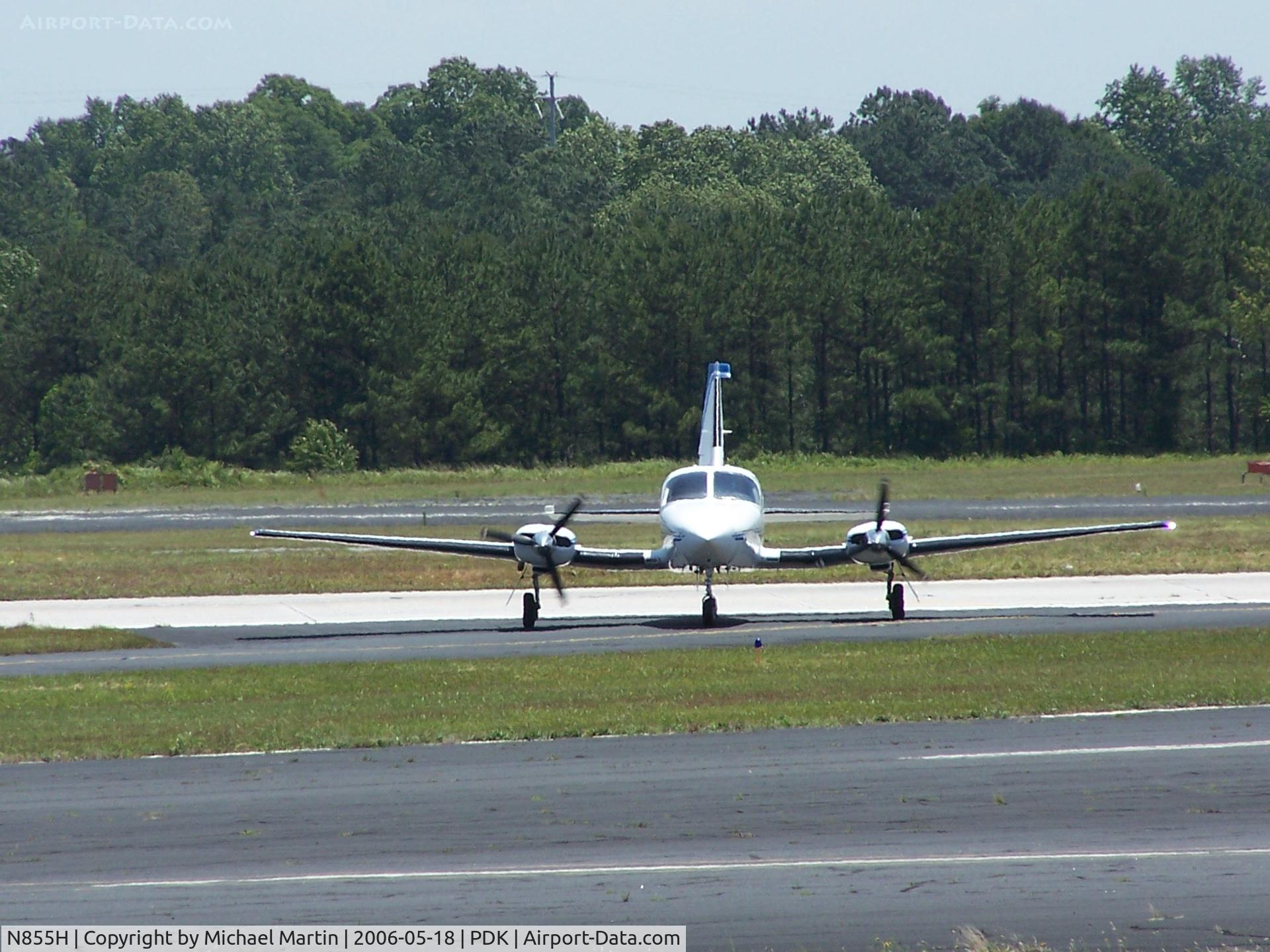 N855H, 1982 Cessna 414A Chancellor C/N 414A0855, Head on view