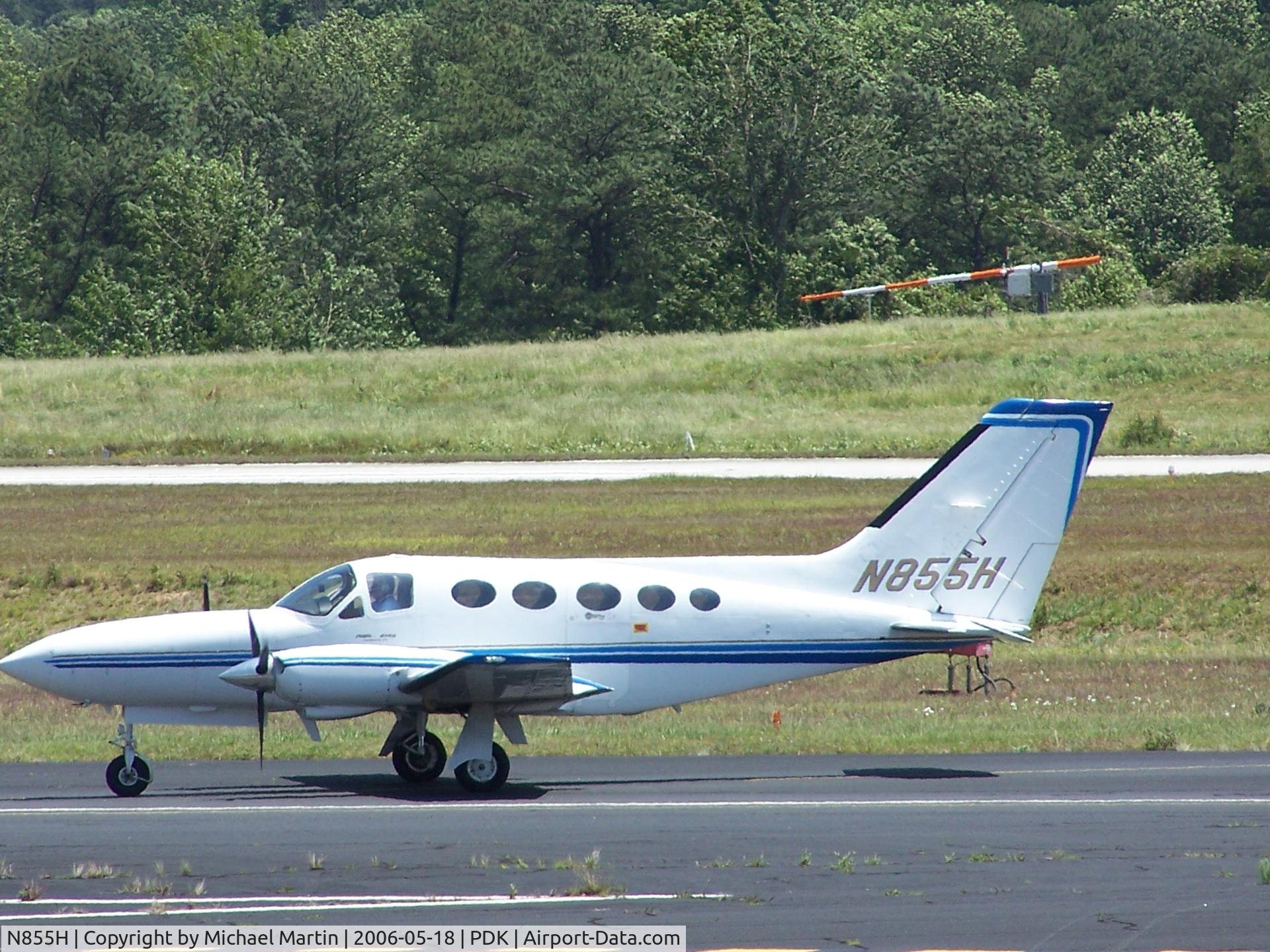 N855H, 1982 Cessna 414A Chancellor C/N 414A0855, Taxing back from flight
