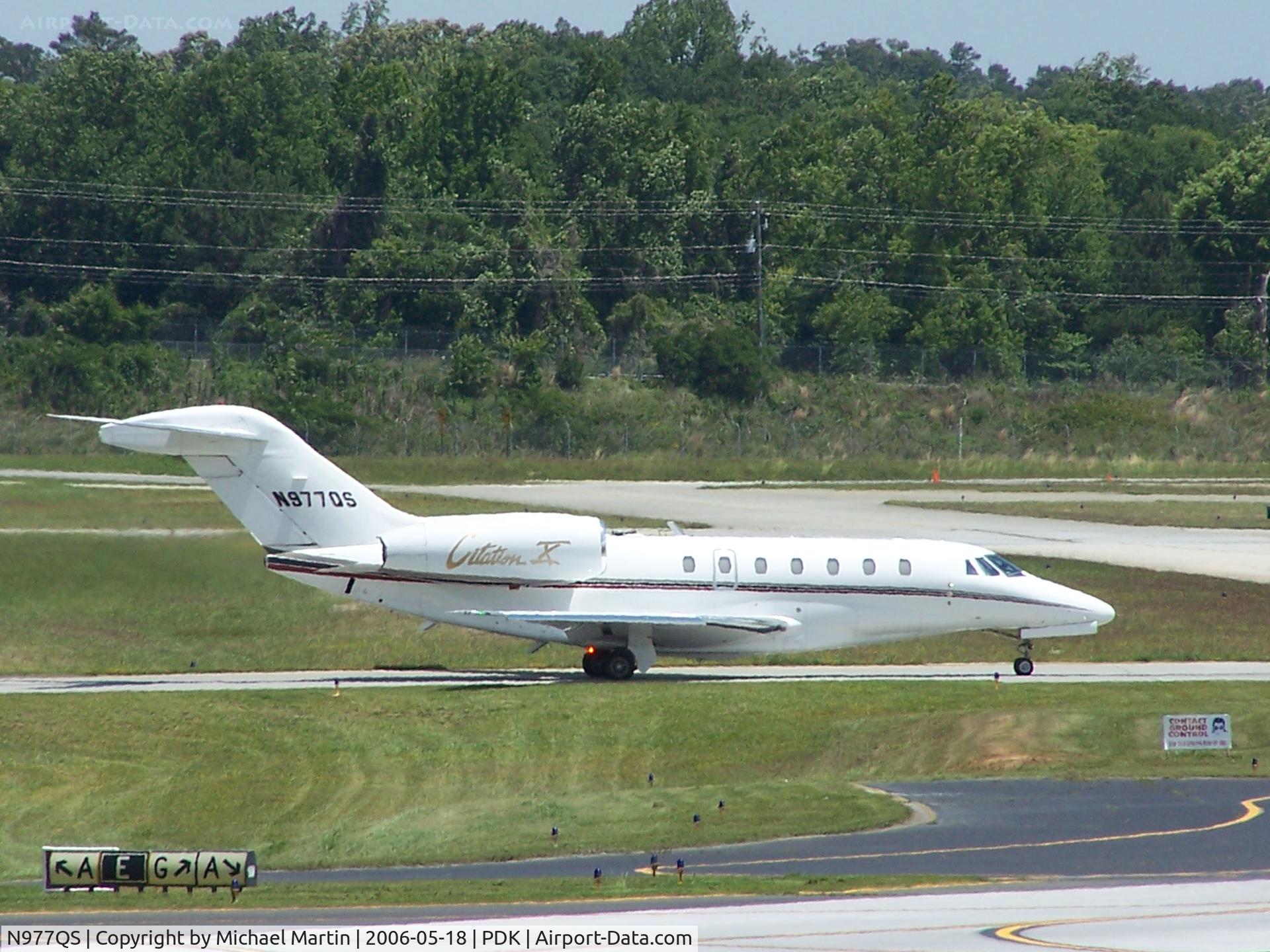 N977QS, 1999 Cessna 750 Citation X Citation X C/N 750-0077, Taxing from Signature Air