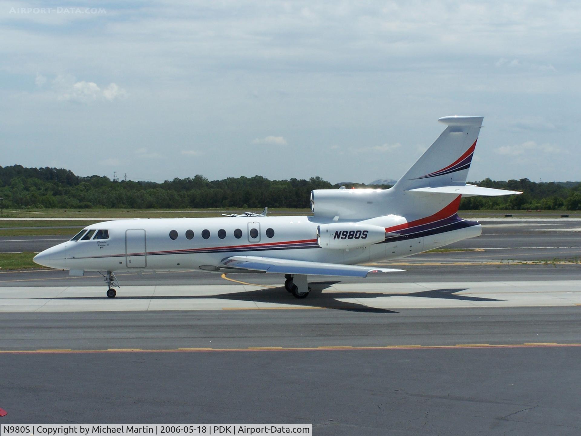 N980S, 1994 Dassault Falcon 50 C/N 249, Taxing to Signature Air