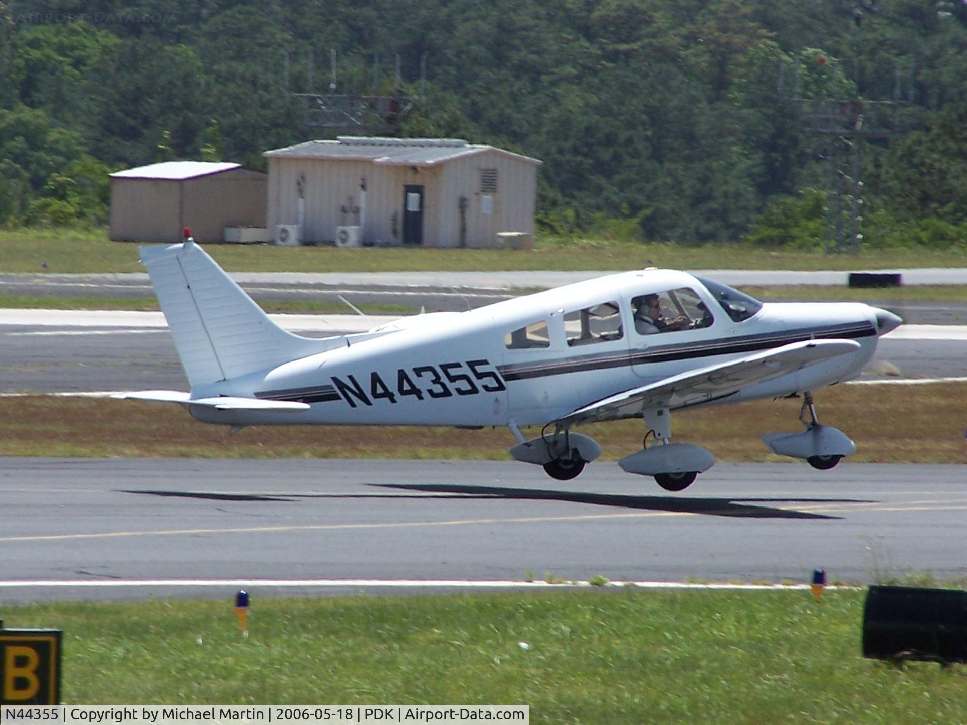 N44355, 1974 Piper PA-28-151 C/N 28-7415625, Departing 20R