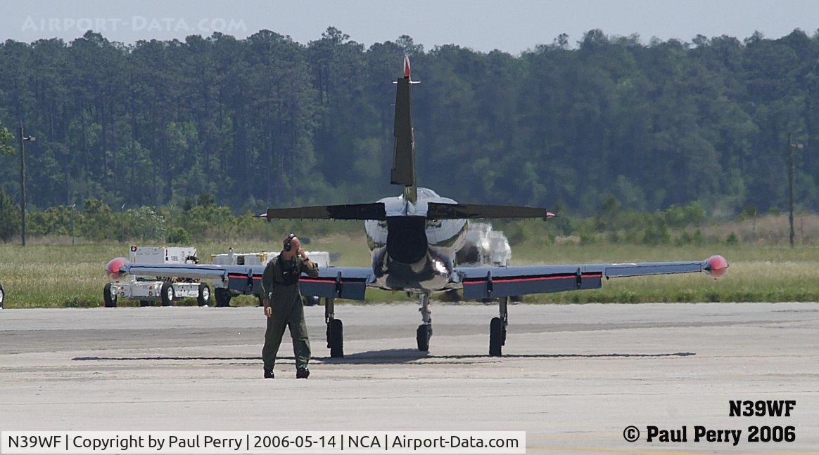 N39WF, 1982 Aero L-39 Albatros C/N 232218, Art taxiis out for his demo