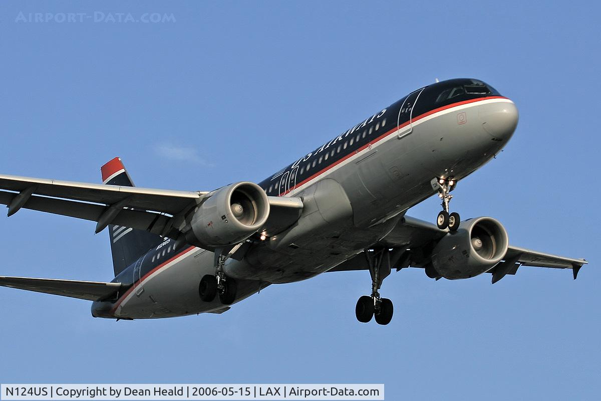 N124US, 2000 Airbus A320-214 C/N 1314, US Airways N124US (FLT USA197) from Philadelphia Int'l (KPHL) on final approach to RWY 24R.
