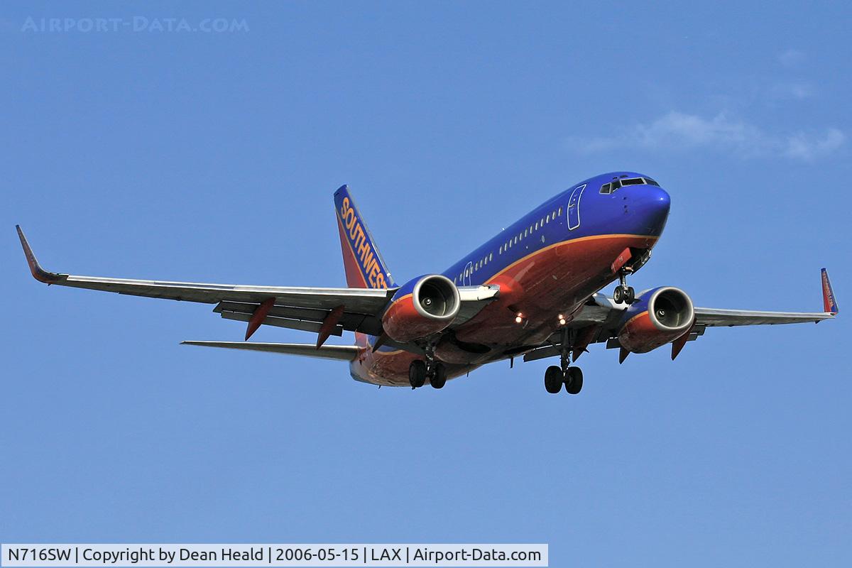 N716SW, 1998 Boeing 737-7H4 C/N 27850, Southwest Airlines N716SW (FLT SWA988) from Metropolitan Oakland Int'l (KOAK) on final approach to RWY 24R.