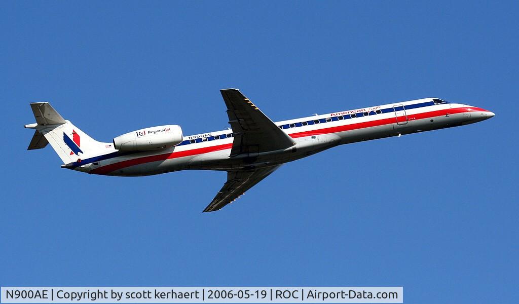 N900AE, 2004 Embraer ERJ-145LR (EMB-145LR) C/N 14500885, departing r/w 22 to ORD