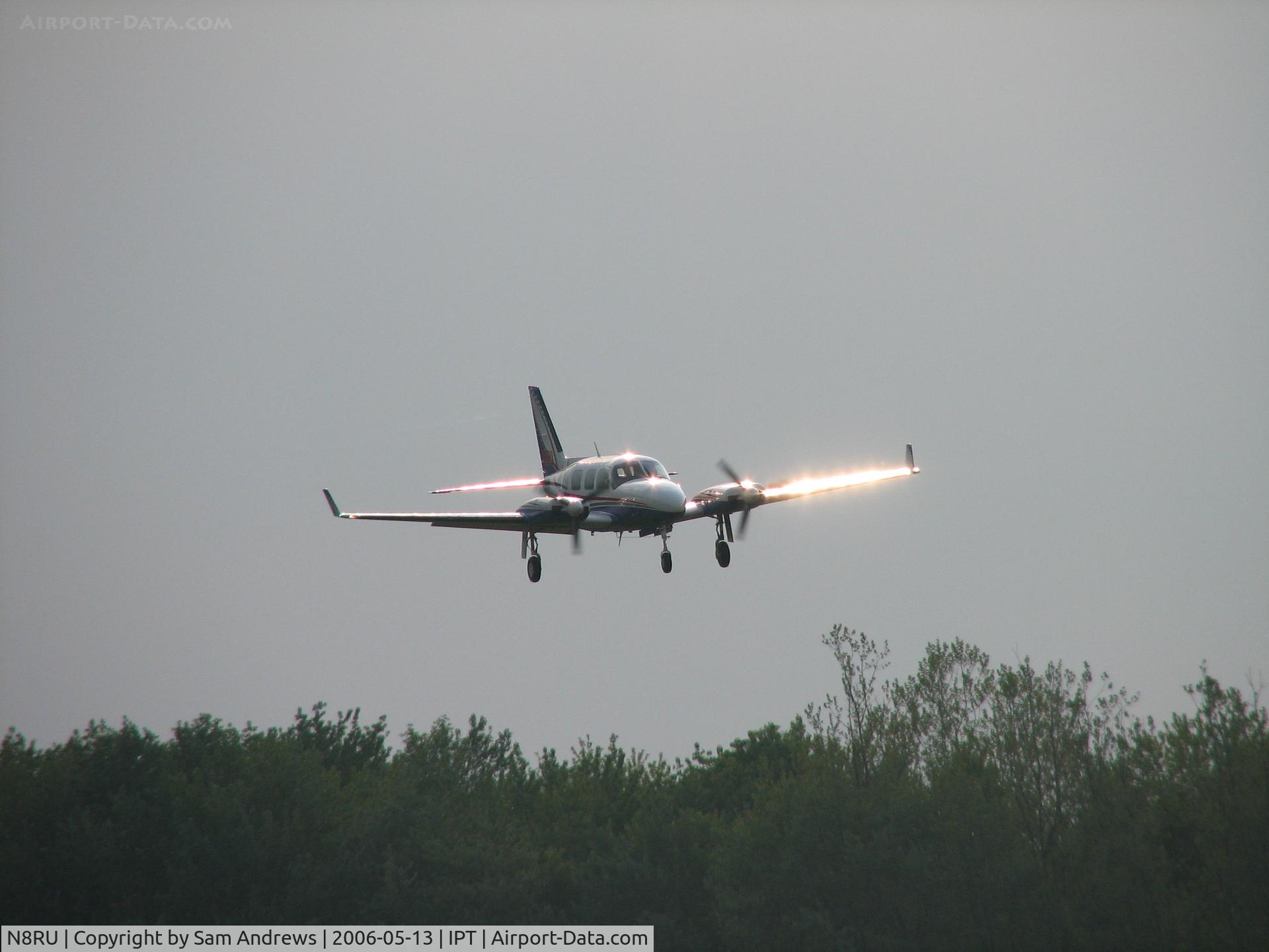 N8RU, 1976 Piper PA-31-310 Navajo C/N 31-7612109, Short Final