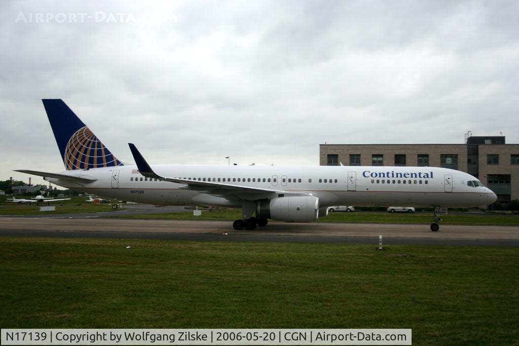 N17139, 2000 Boeing 757-224 C/N 30352, visitor