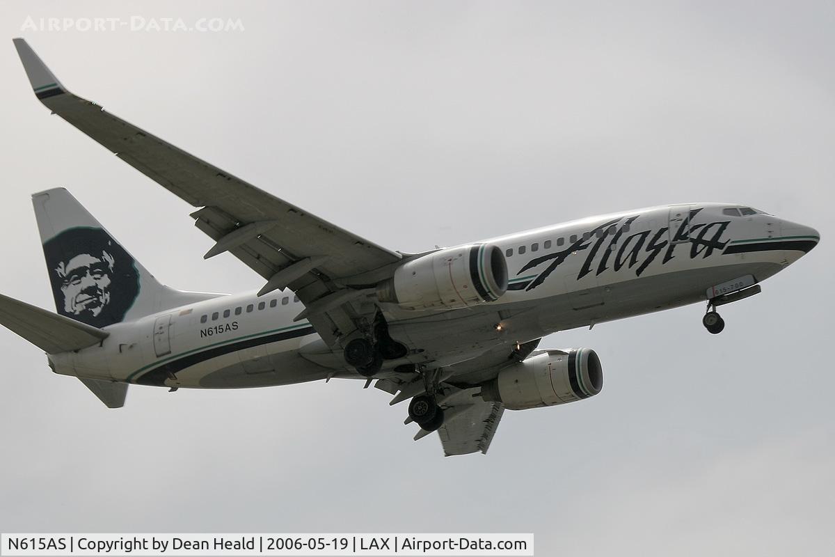 N615AS, 2000 Boeing 737-790 C/N 30344, Alaska Airlines N615AS (FLT ASA5) from Ronald Reagan Washington National (KDCA) on final approach to RWY 24R.