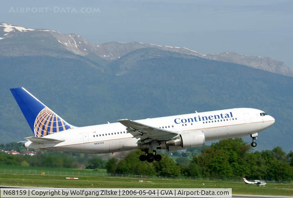 N68159, 2001 Boeing 767-224/ER C/N 30438/845, beautiful mountains