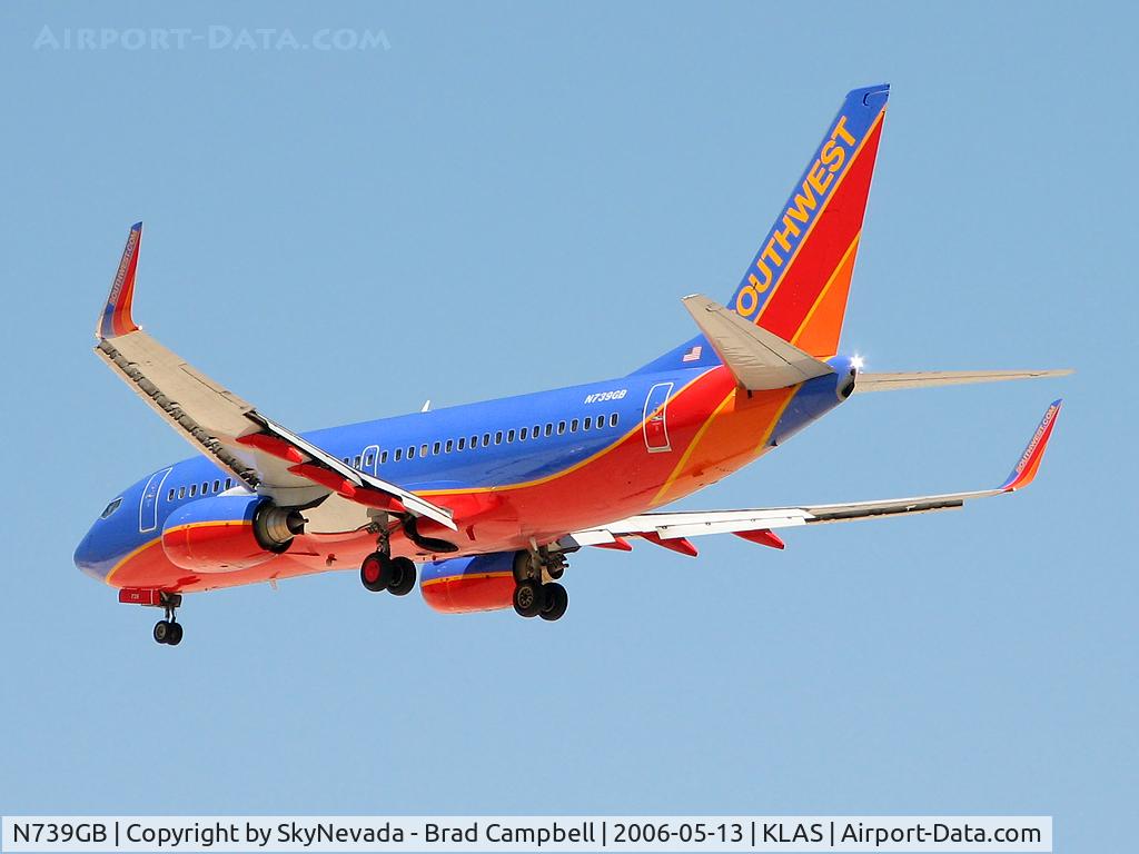 N739GB, 1998 Boeing 737-7H4 C/N 29275, Southwest Airlines / 1998 Boeing 737-7H4 / That is the brightest tail-light I've ever seem! It had to have caught the sun at just the right angle.