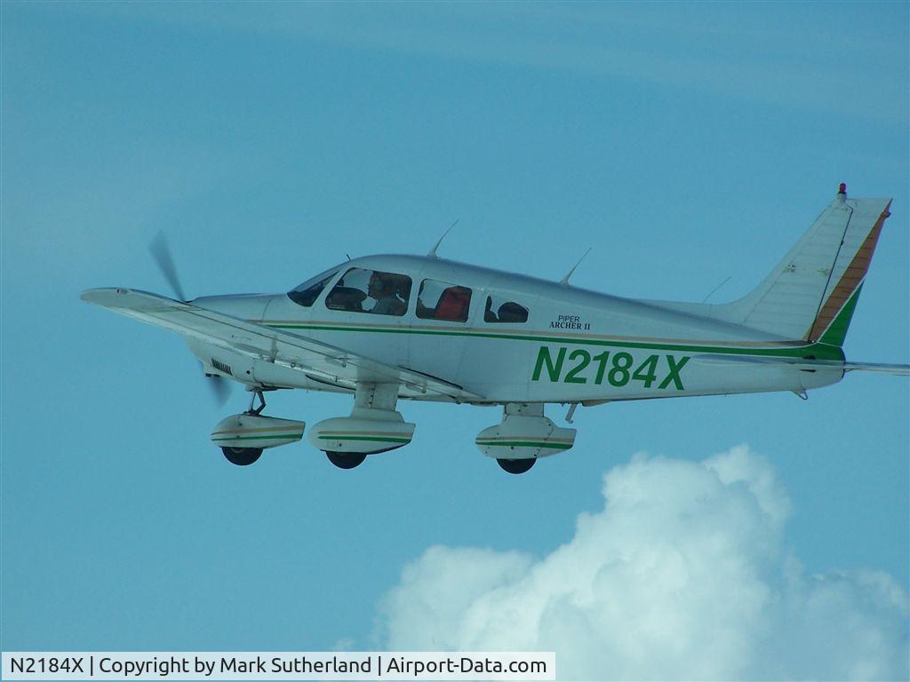 N2184X, 1979 Piper PA-28-181 C/N 28-7990365, N2184X in flight