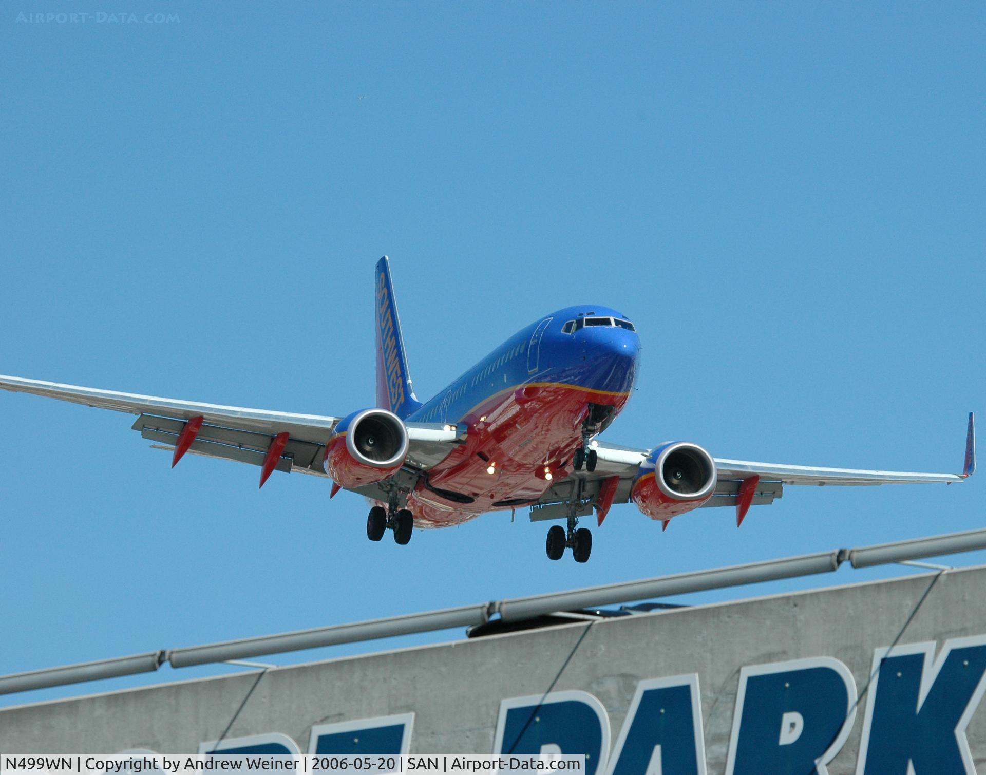 N499WN, 2005 Boeing 737-7H4 C/N 32481, N499WN on final at Lindberg Field (SAN)