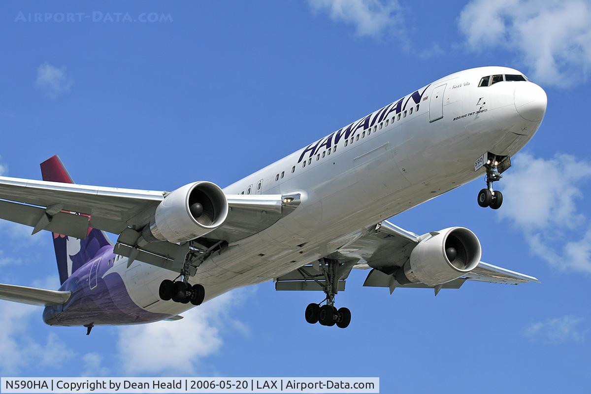 N590HA, 2002 Boeing 767-3CB C/N 33467, Hawaiian Airlines N590HA (FLT HA10) from Honolulu Int'l (PHNL) on final approach to RWY 24R.