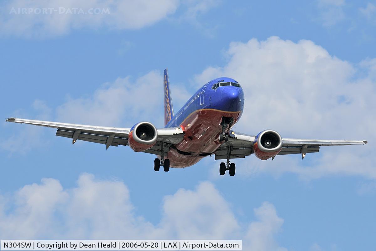 N304SW, 1985 Boeing 737-3H4 C/N 22944, Southwest Airlines N304SW (FLT SWA982) from Las Vegas McCarran Int'l (KLAS) on final approach to RWY 24R.