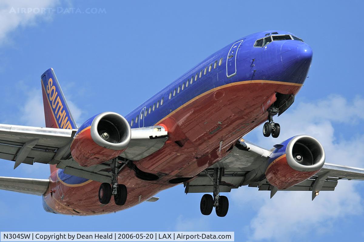 N304SW, 1985 Boeing 737-3H4 C/N 22944, Southwest Airlines N304SW (FLT SWA982) from Las Vegas McCarran Int'l (KLAS) on final approach to RWY 24R.