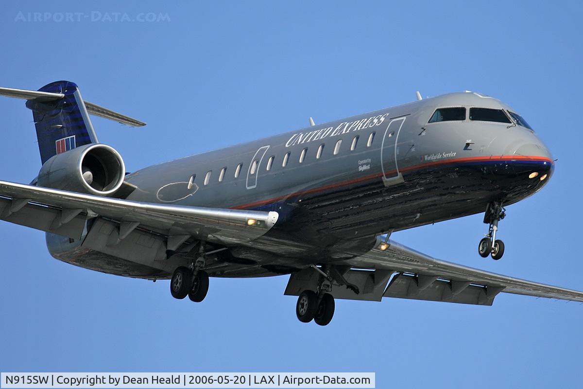 N915SW, 2002 Bombardier CRJ-200LR (CL-600-2B19) C/N 7615, United Express (Skywest) N915SW (FLT SKW6505) from Metropolitan Oakland Int'l (KOAK) on final approach to RWY 24R.