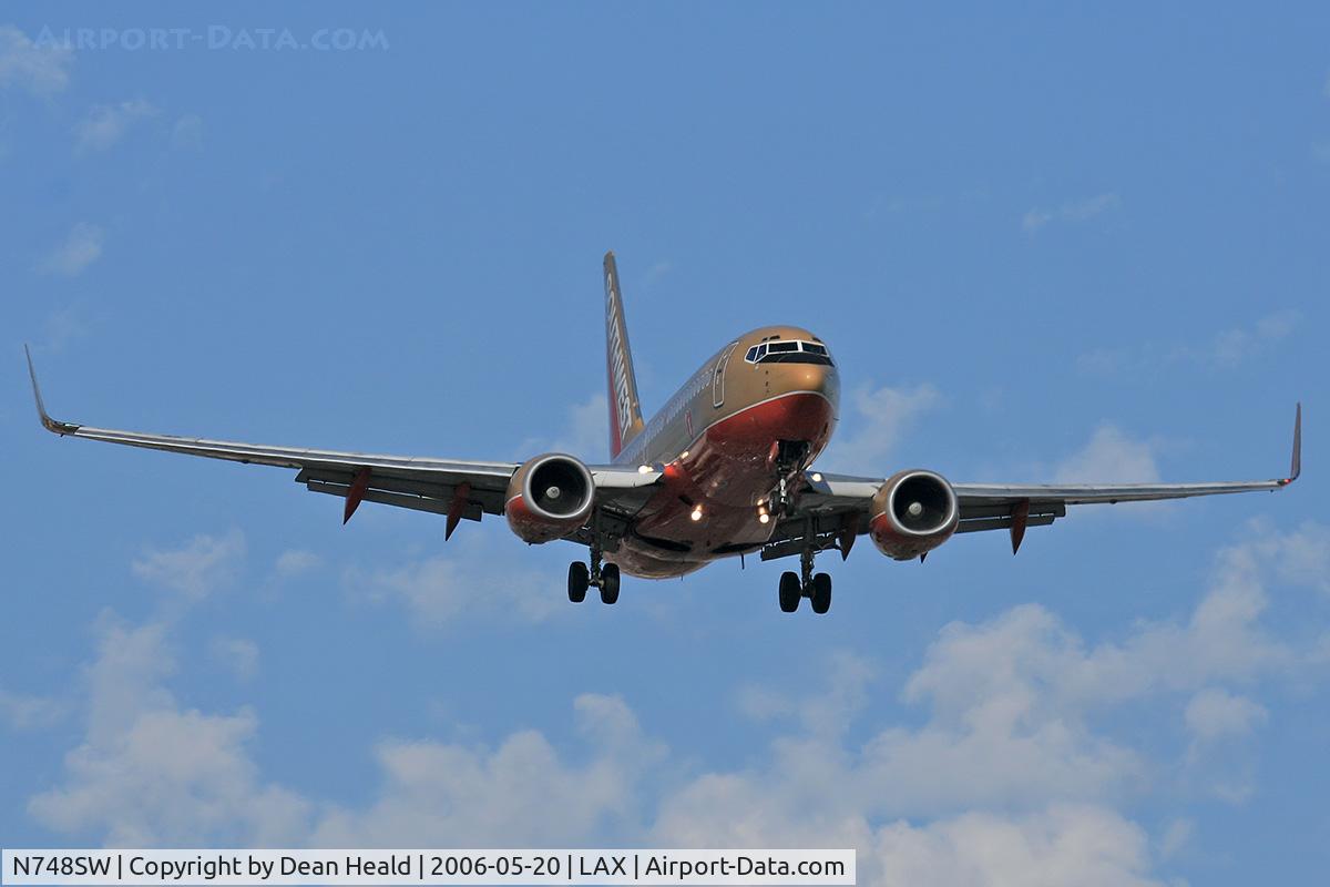 N748SW, 1999 Boeing 737-7H4 C/N 29800, Southwest Airlines N748SW (FLT SWA1205) from Chicago Midway Int'l (KMDW) on final approach to RWY 24R.