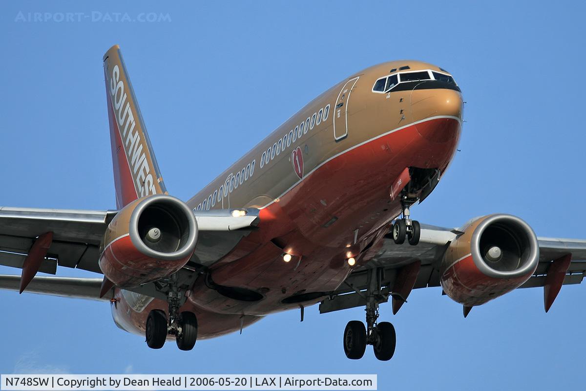 N748SW, 1999 Boeing 737-7H4 C/N 29800, Southwest Airlines N748SW (FLT SWA1205) from Chicago Midway Int'l (KMDW) on final approach to RWY 24R.
