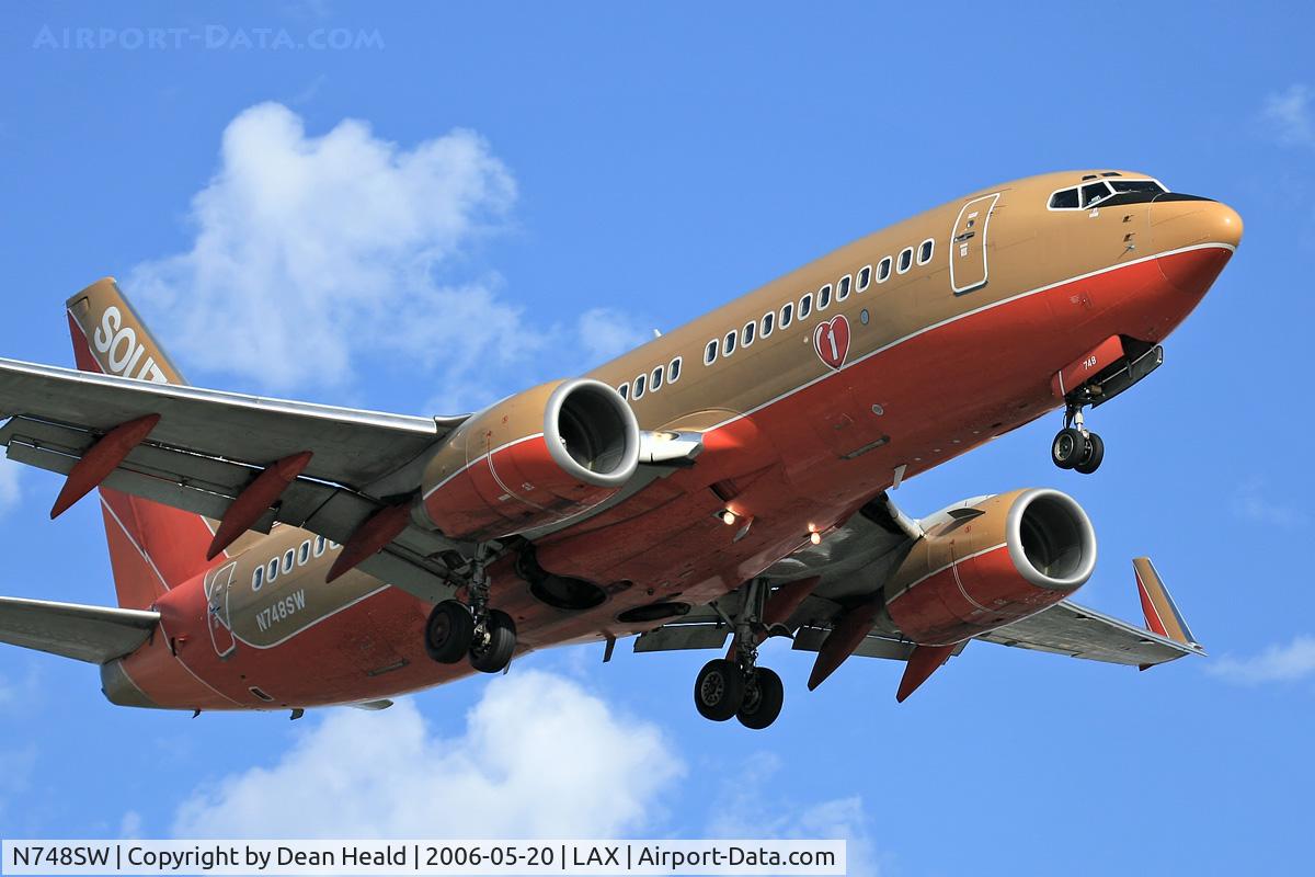 N748SW, 1999 Boeing 737-7H4 C/N 29800, Southwest Airlines N748SW (FLT SWA1205) from Chicago Midway Int'l (KMDW) on final approach to RWY 24R.