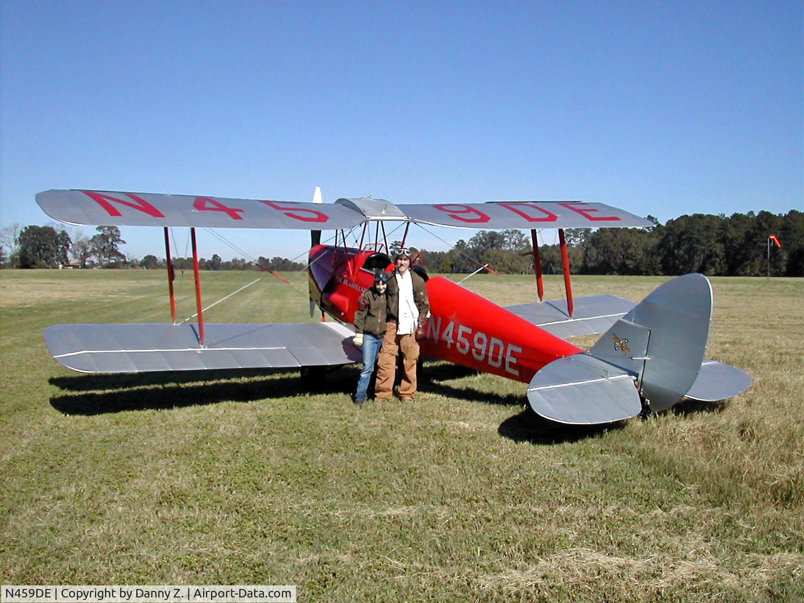 N459DE, 1942 De Havilland DH-82A Tiger Moth II C/N 85455, The owner Jeff, and his daughter Emily on their grass strip