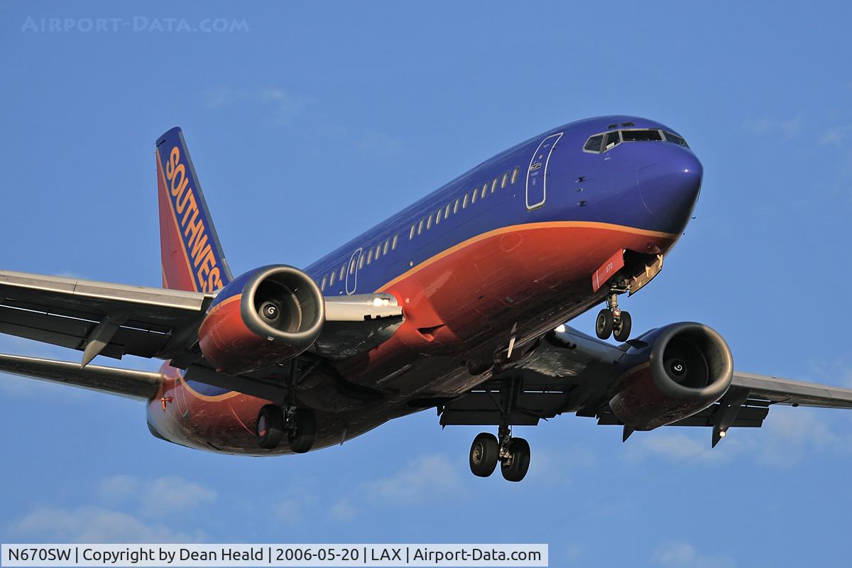 N670SW, 1988 Boeing 737-3G7 C/N 23784, Southwest Airlines N670SW (FLT SWA9064) from Metropolitan Oakland Int'l (KOAK) on final approach to RWY 24R.