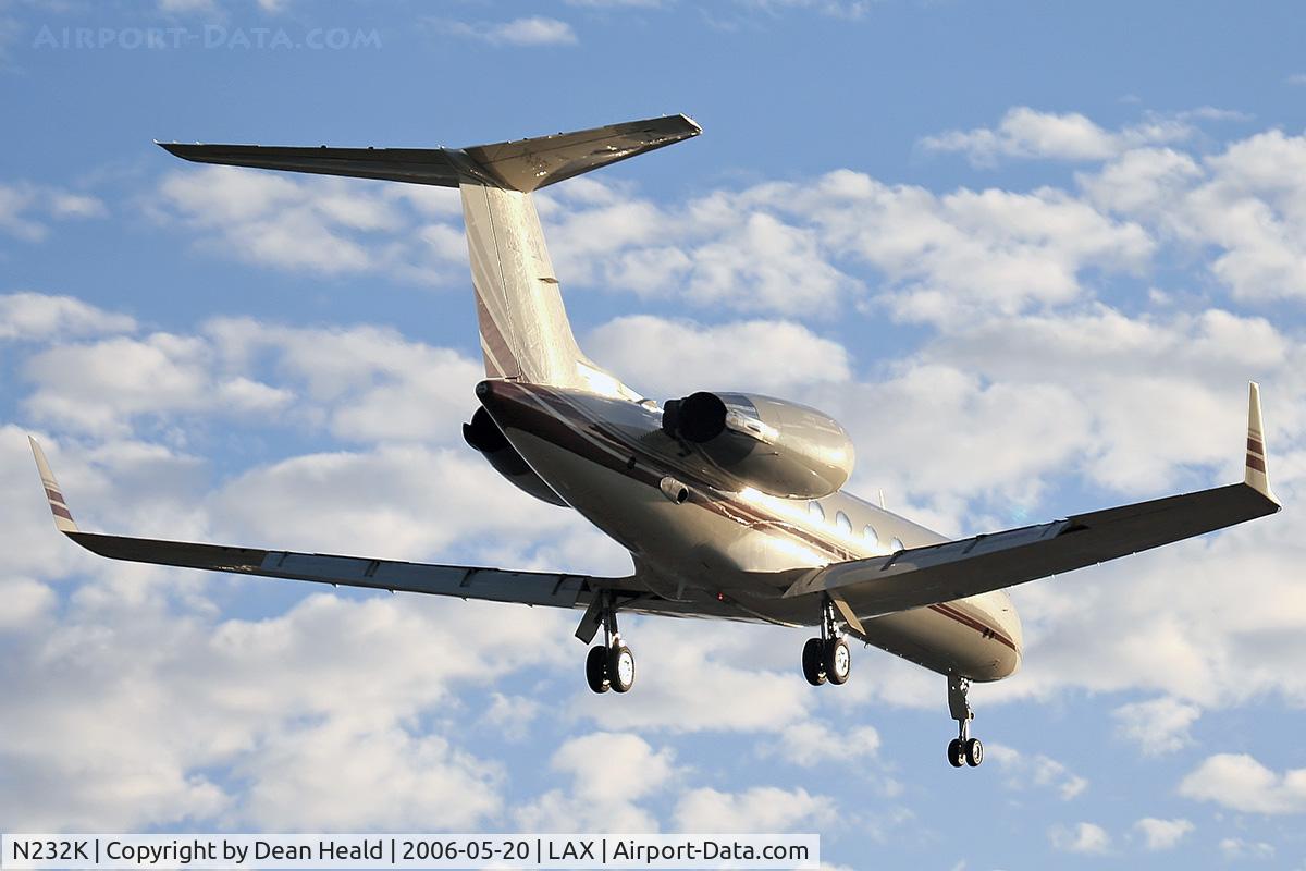 N232K, 1993 Gulfstream Aerospace G-IV C/N 1232, Kaiser Air N232K (FLT KAI65) from Metropolitan Oakland Int'l on final approach to RWY 24R.