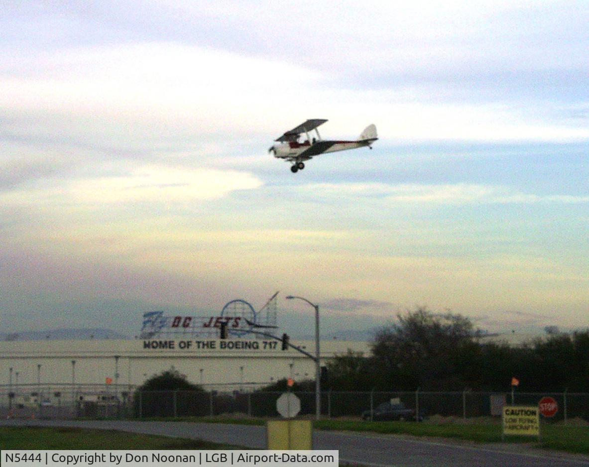 N5444, 1935 De Havilland DH-82A Tiger Moth II Tiger Moth II C/N 3312, Landing at Long Beach Airport