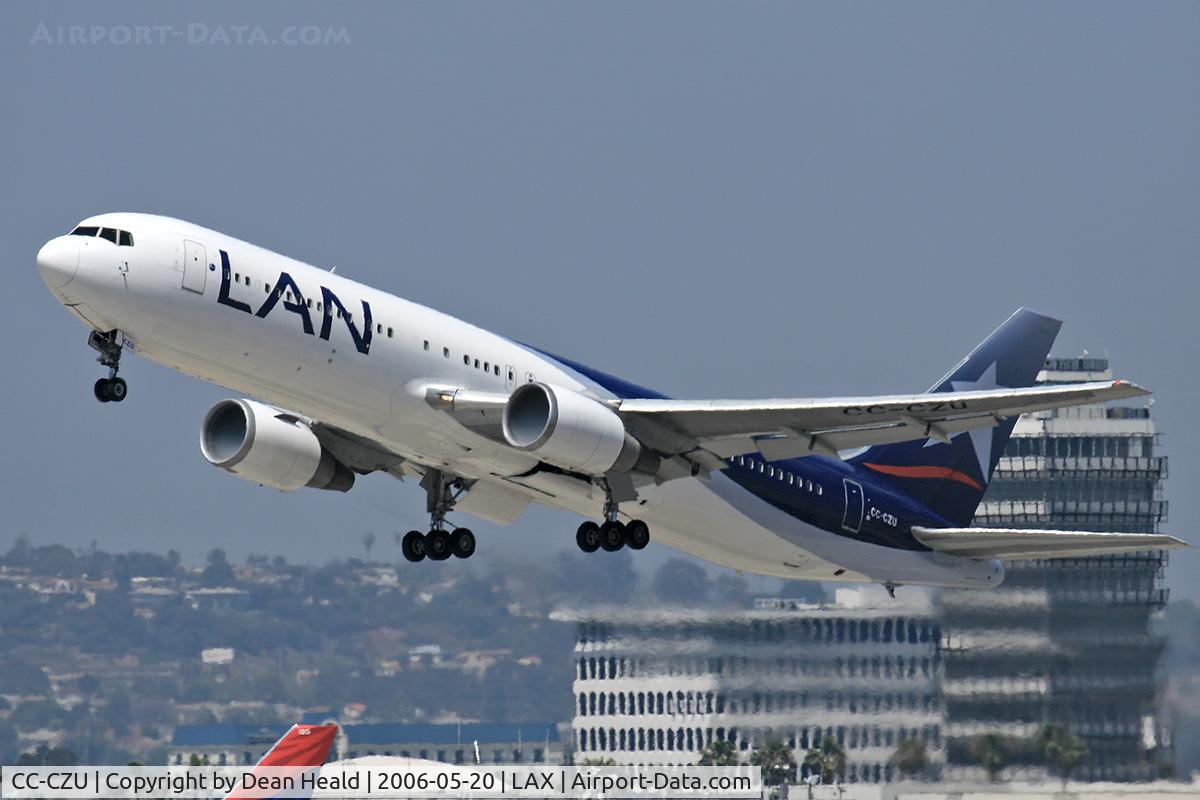 CC-CZU, 1998 Boeing 767-316/ER C/N 29229, LAN Airlines CC-CZU (FLT LAN601) climbing out from RWY 25R enroute to Jorge Chavez Int'l (SPIM).
