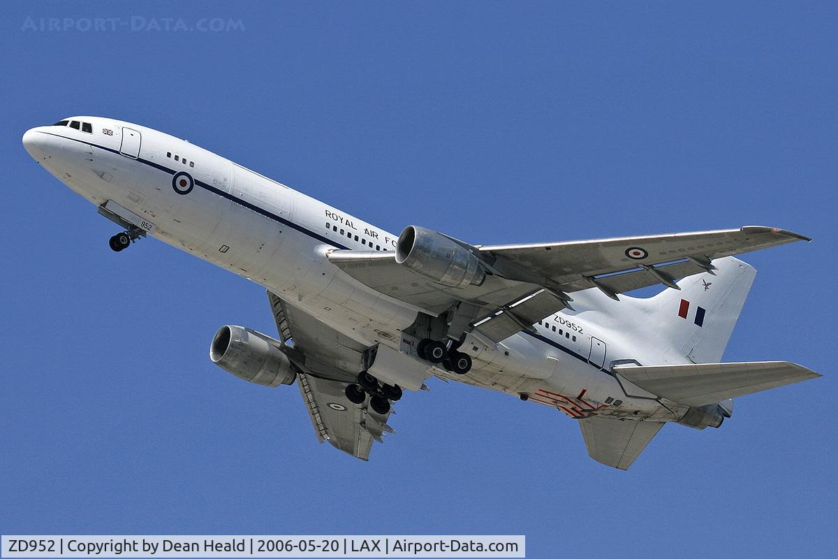 ZD952, 1979 Lockheed L-1011-500 Tristar (KC.1) C/N 193V-1168, United Kingdom Royal Air Force ZD952 climbing out from RWY 25L enroute to an unknown destination.