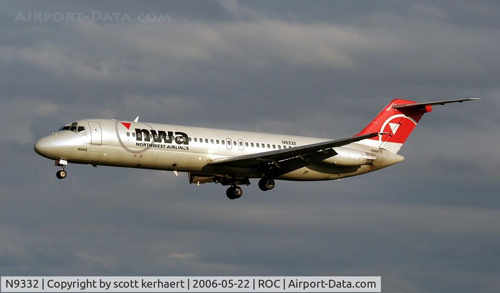 N9332, 1968 Douglas DC-9-31 C/N 47264, landing 04