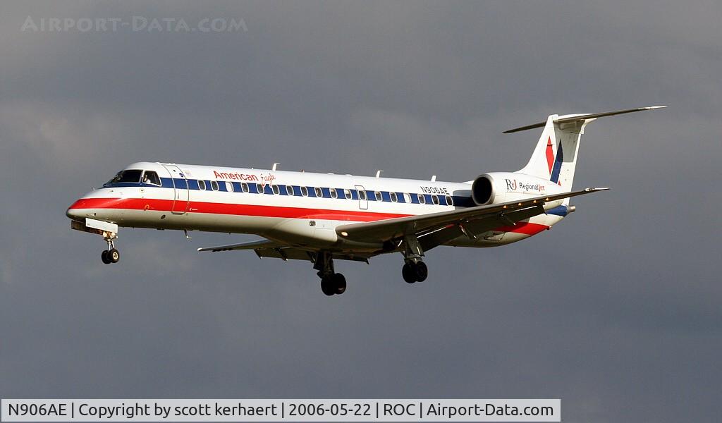 N906AE, 2005 Embraer ERJ-145LR (EMB-145LR) C/N 14500894, landing 04