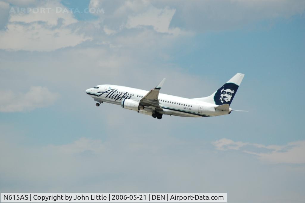 N615AS, 2000 Boeing 737-790 C/N 30344, Alaska Air departing West at Denver International