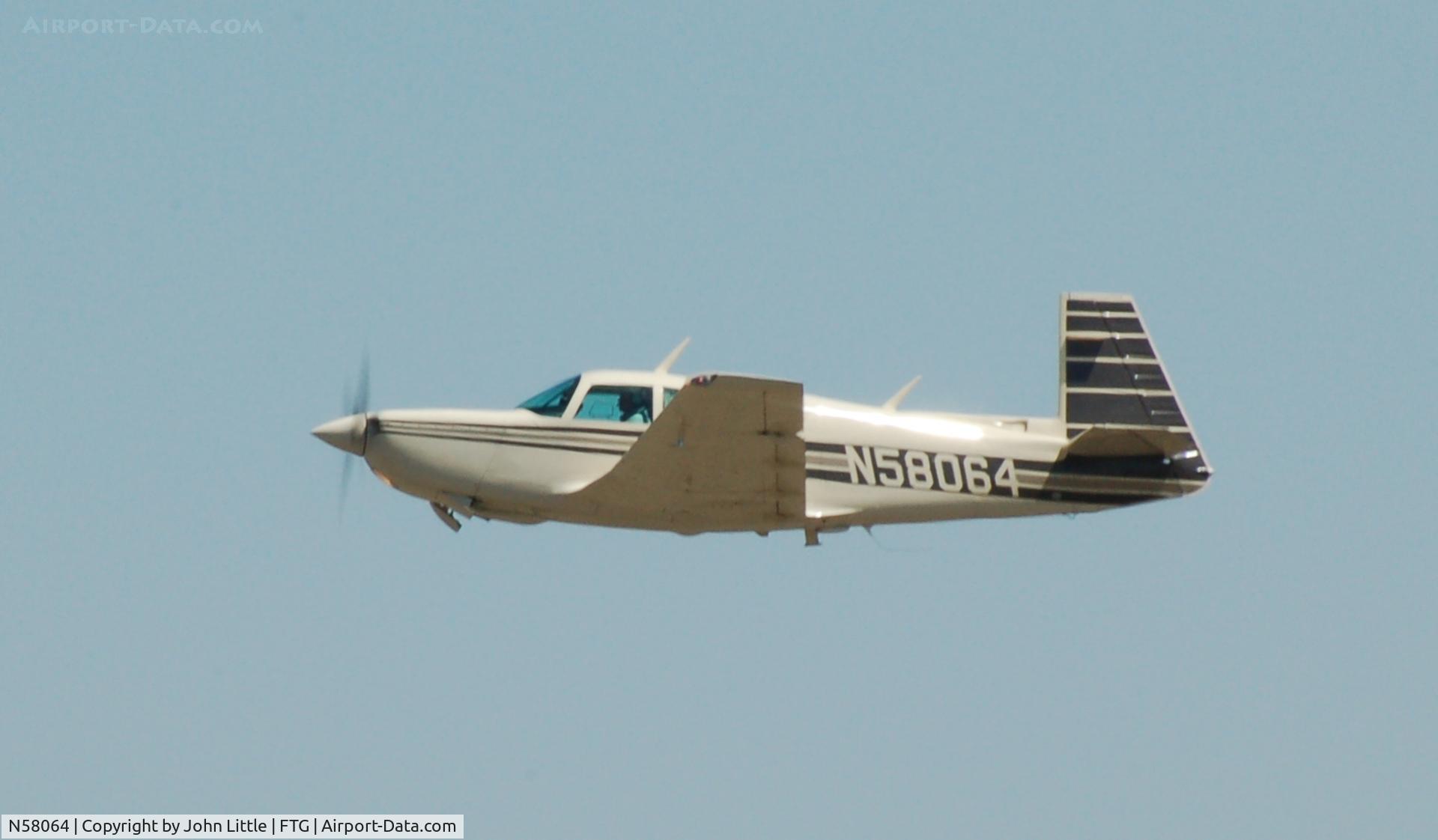 N58064, 1985 Mooney M20K C/N 25-0861, Take-Off at Front Range