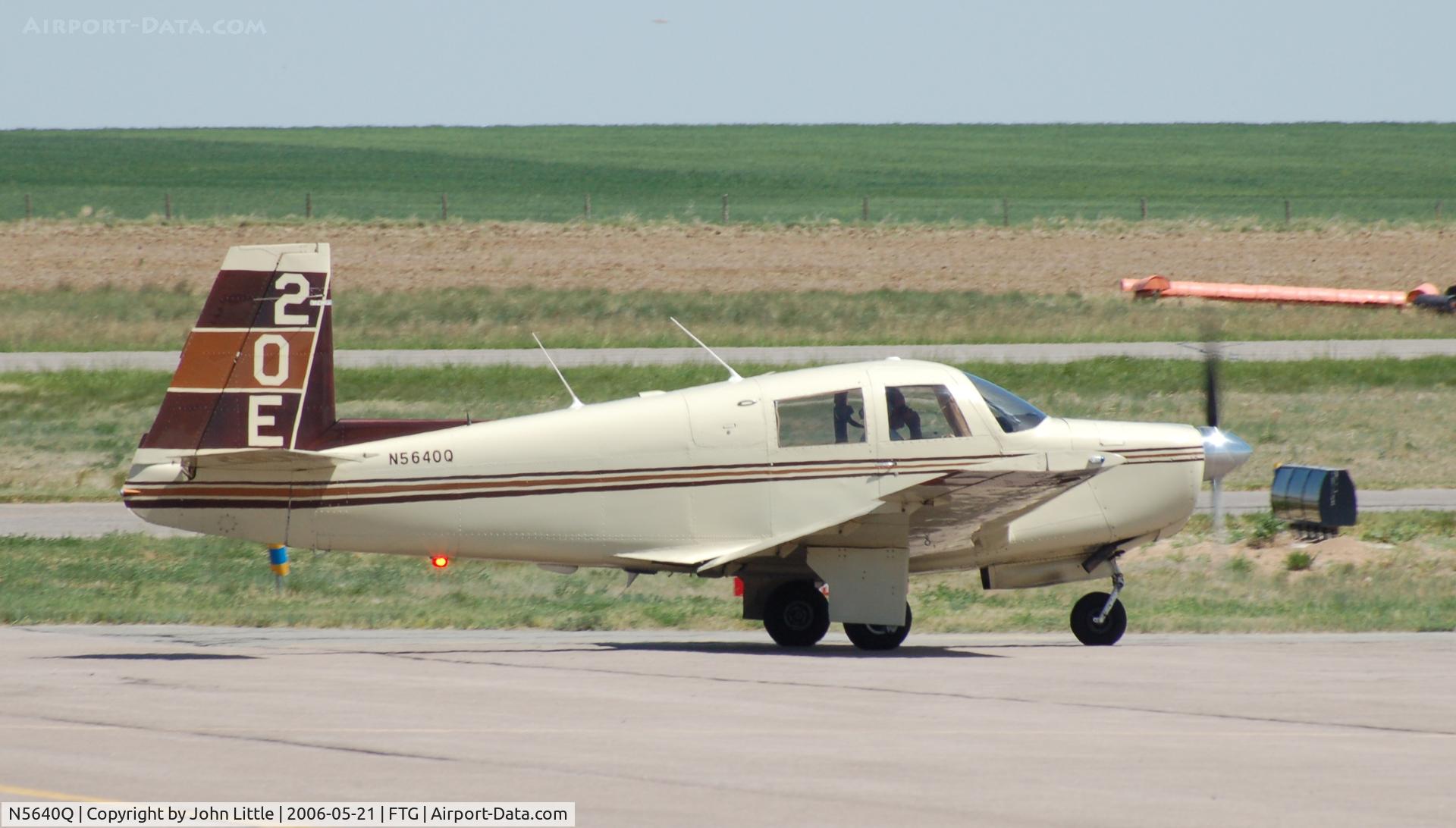 N5640Q, 1965 Mooney M20E C/N 676, Mooney ready for departure at Front Range