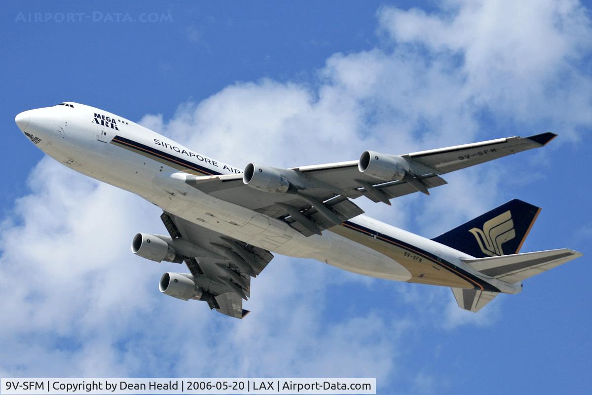 9V-SFM, 2003 Boeing 747-412F/SCD C/N 32898, Singapore Airlines Cargo 9V-SFM (FLT SQC7965) climbing out from RWY 25L enroute to Ted Stevens Anchorage Int'l (PANC).