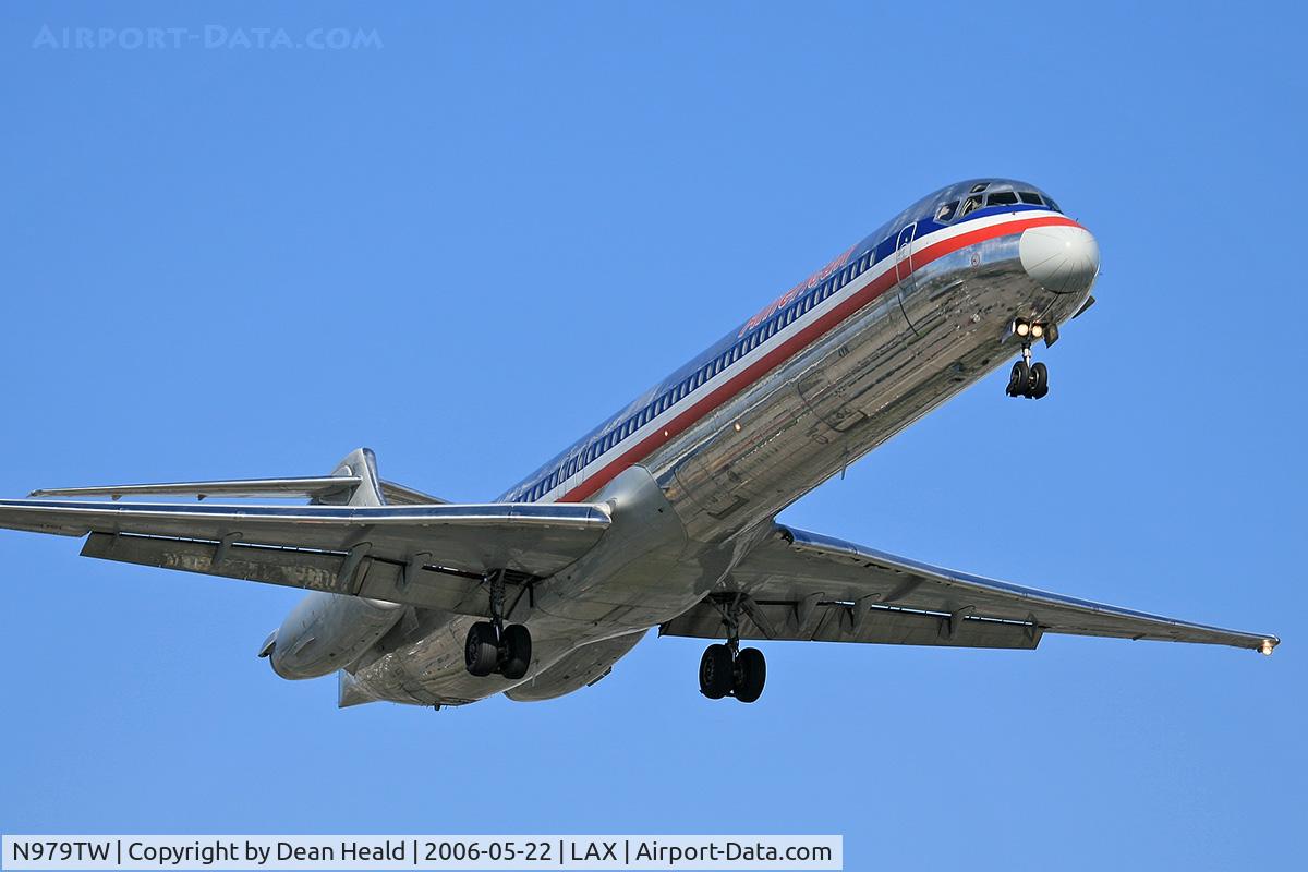 N979TW, 1999 McDonnell Douglas MD-83 (DC-9-83) C/N 53629, American Airlines N979TW (FLT AAL2246) from San Francisco Int'l (KSFO) on final approach to RWY 24R.
