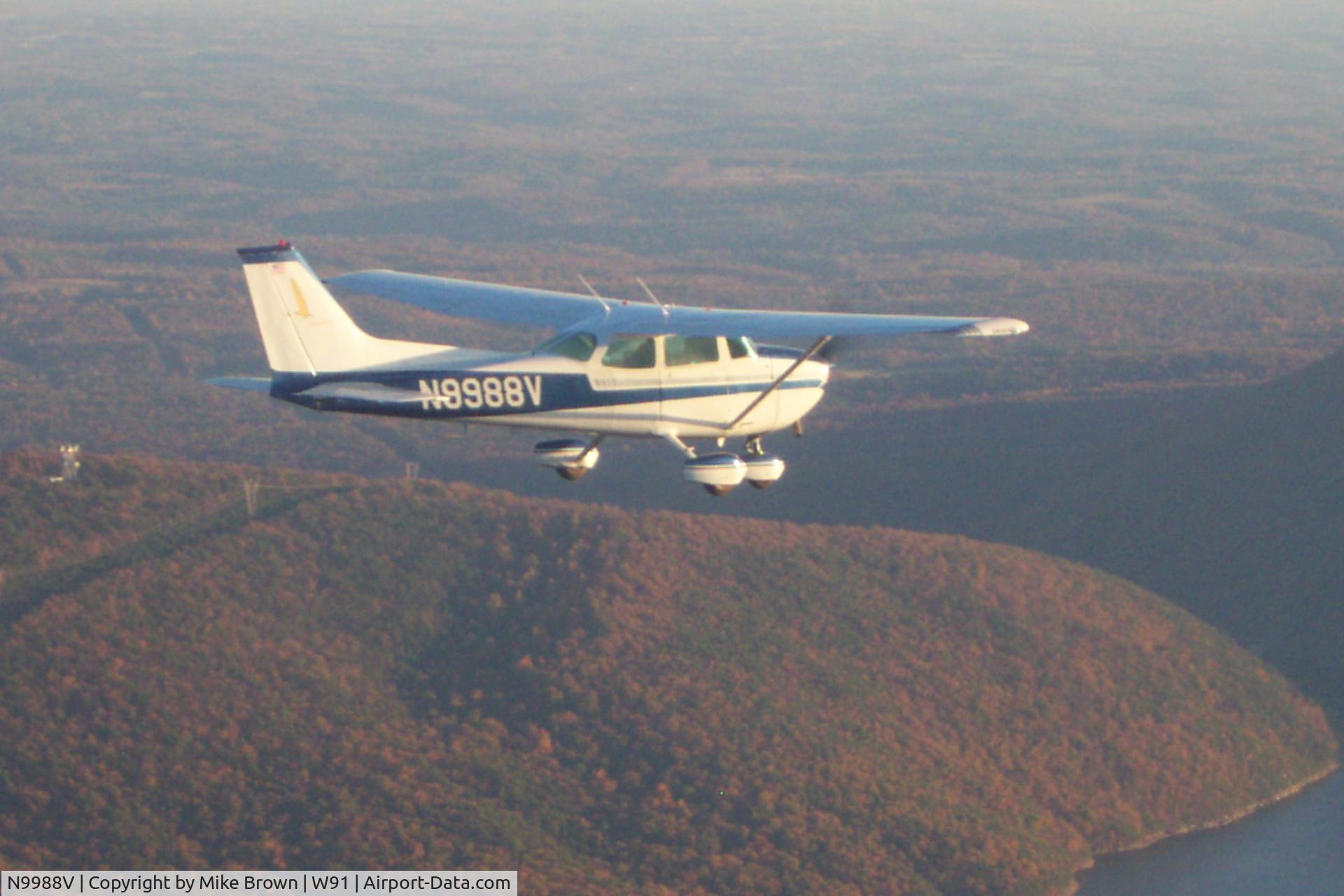 N9988V, 1974 Cessna 172M C/N 17264606, Pilot/Owner near Smith Lake Dam, Virginia